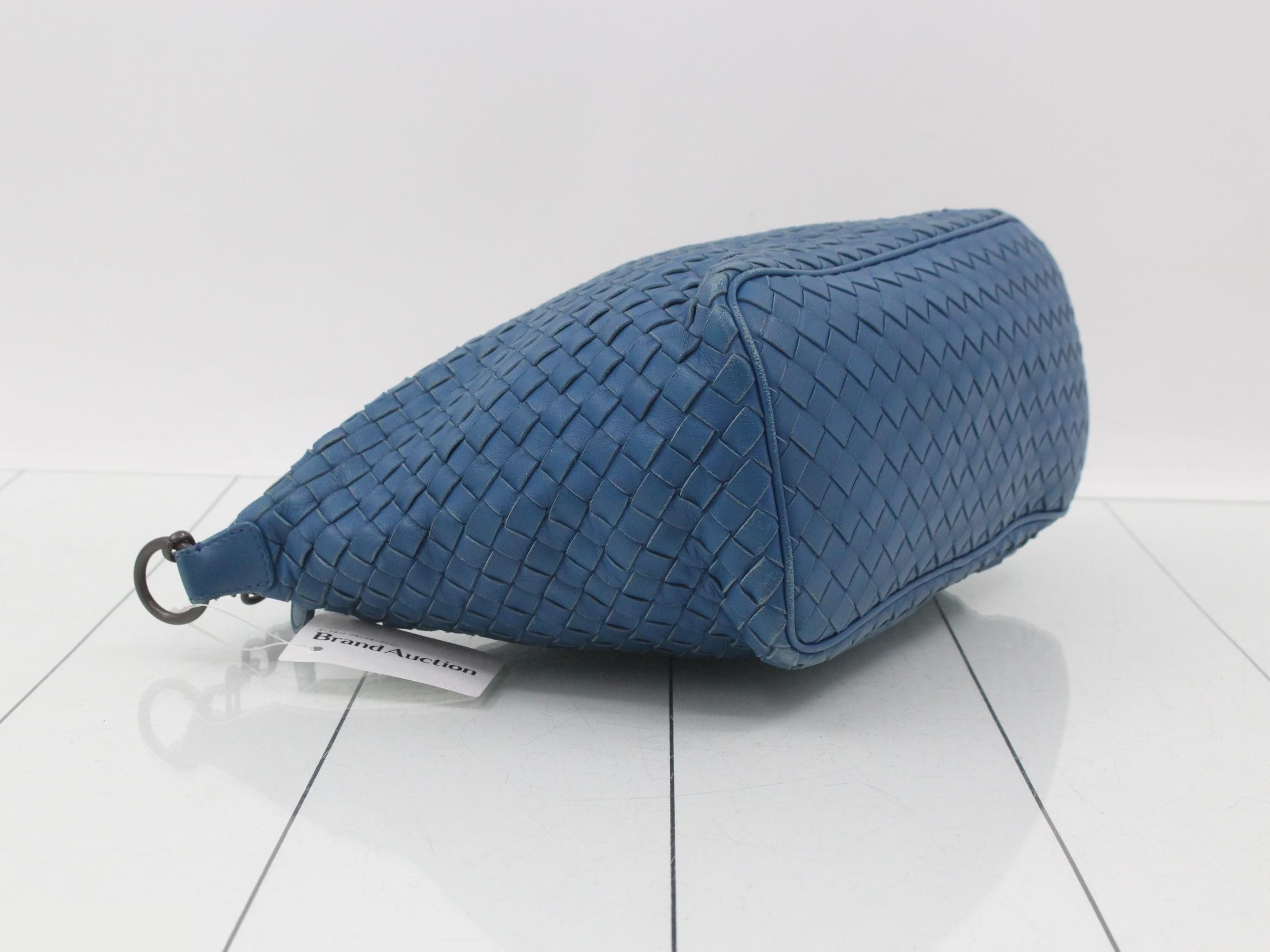 One-shoulder bag, Intrecciato weave, light blue leather — view 5
