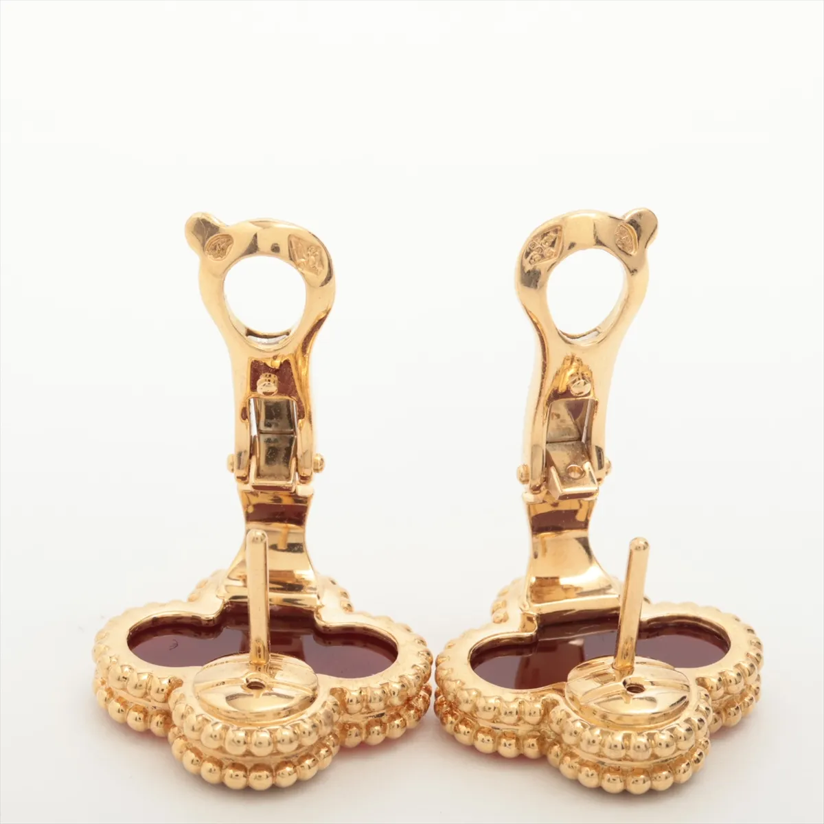 Vintage Alhambra Carnelian Earrings, 750 (Yellow Gold), 7.6g, JB887212. One earring has a slightly bent post and a loose clasp. — view 4