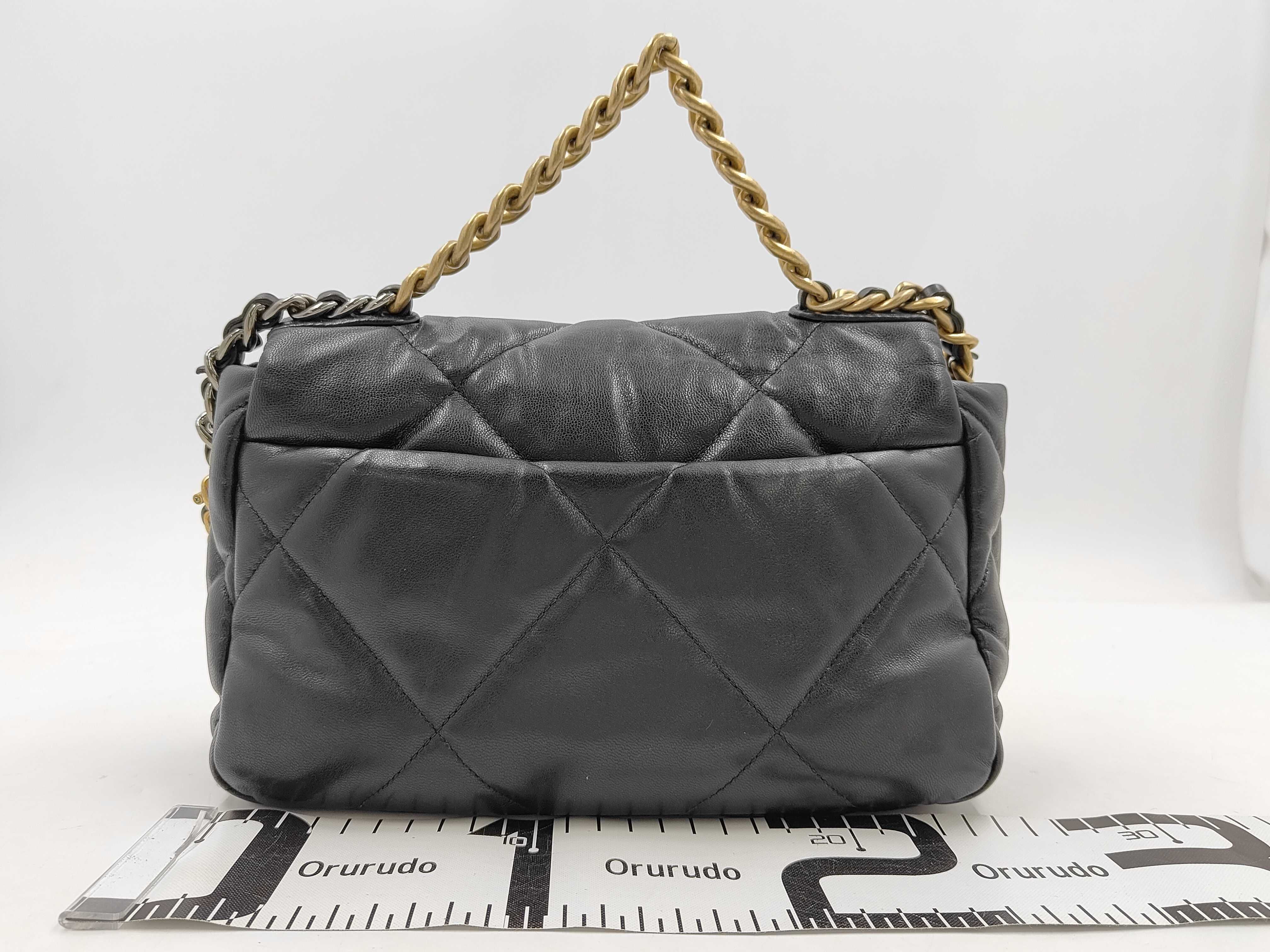 CHANEL19 Lambskin Chain Shoulder Bag Black Gold Shoulder Bag — view 2