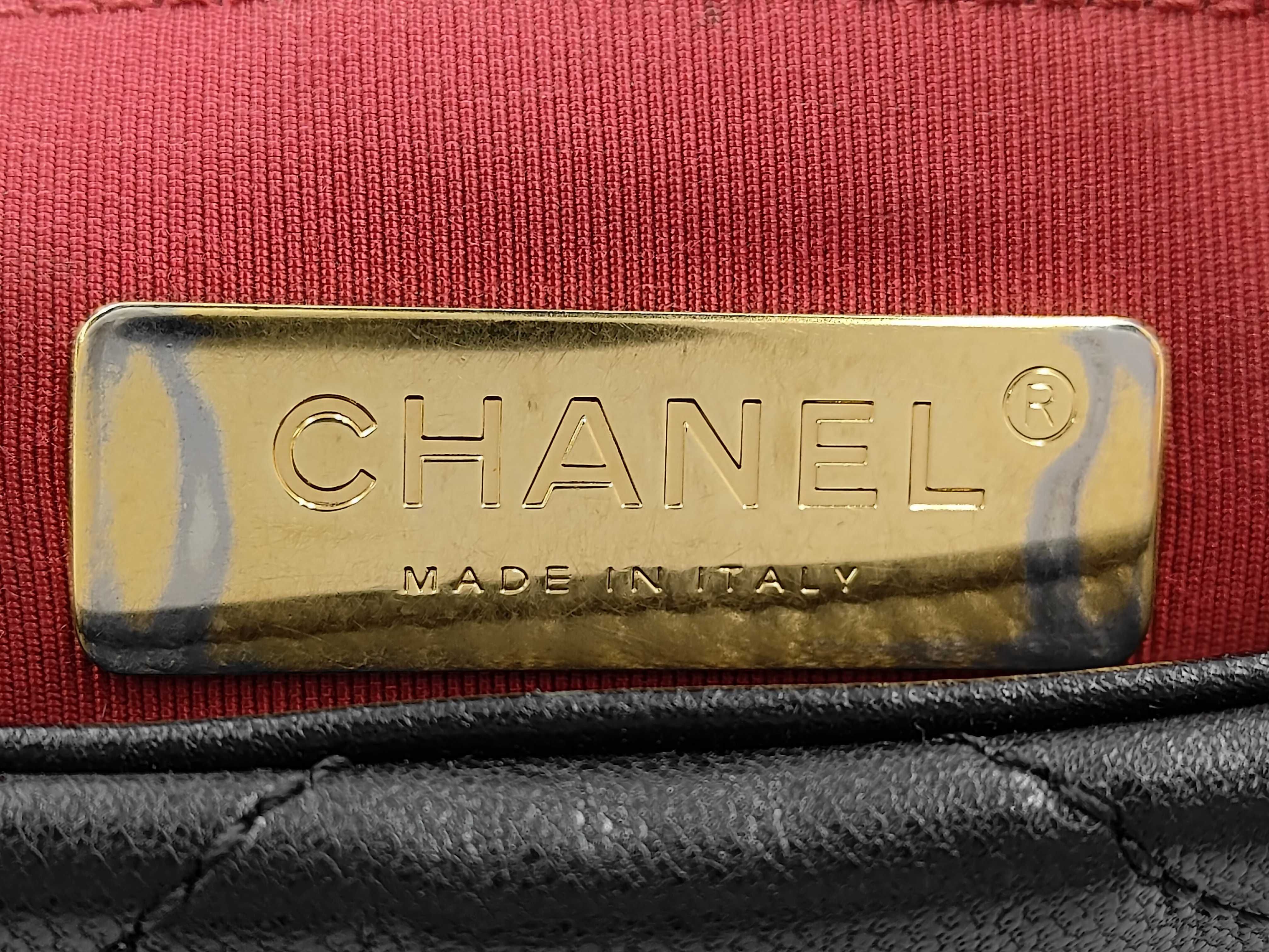 CHANEL19 Lambskin Chain Shoulder Bag Black Gold Shoulder Bag — view 10
