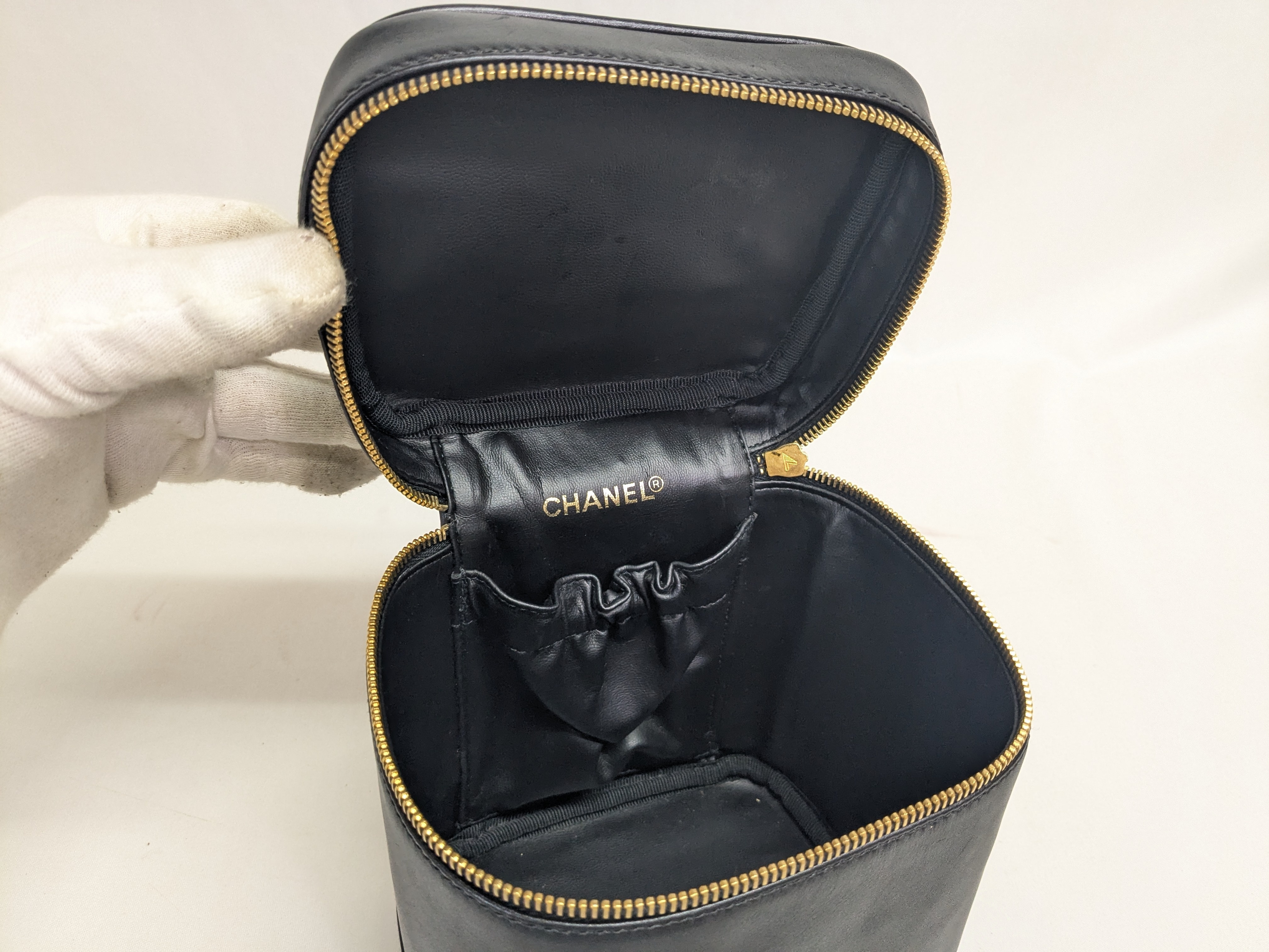 Bicolore Vanity Case with Seal and Guarantee Card (3307204) Vanity Bag — view 8