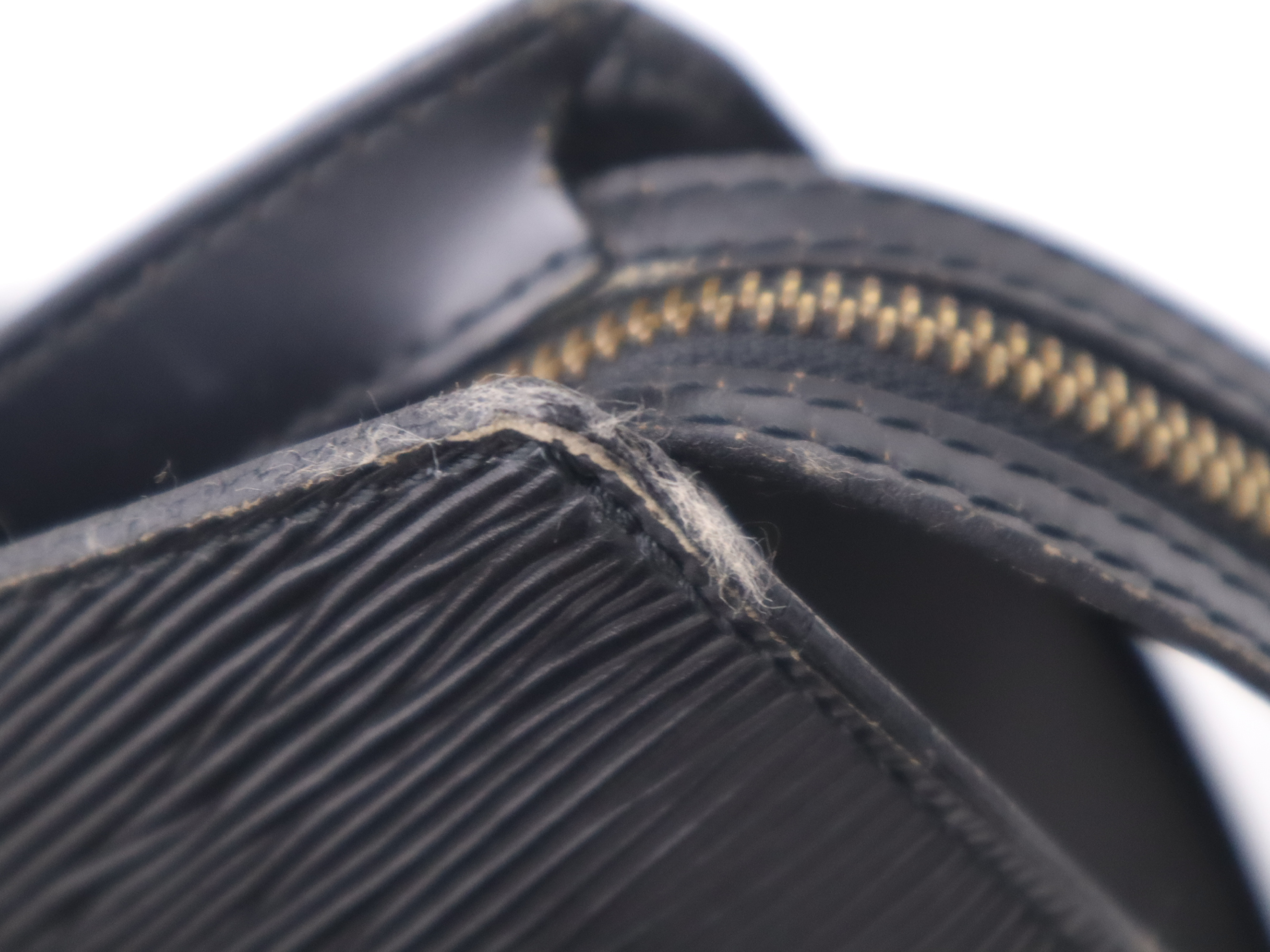 M52272 Epi Saint Jacques Noir Shoulder Bag — view 11