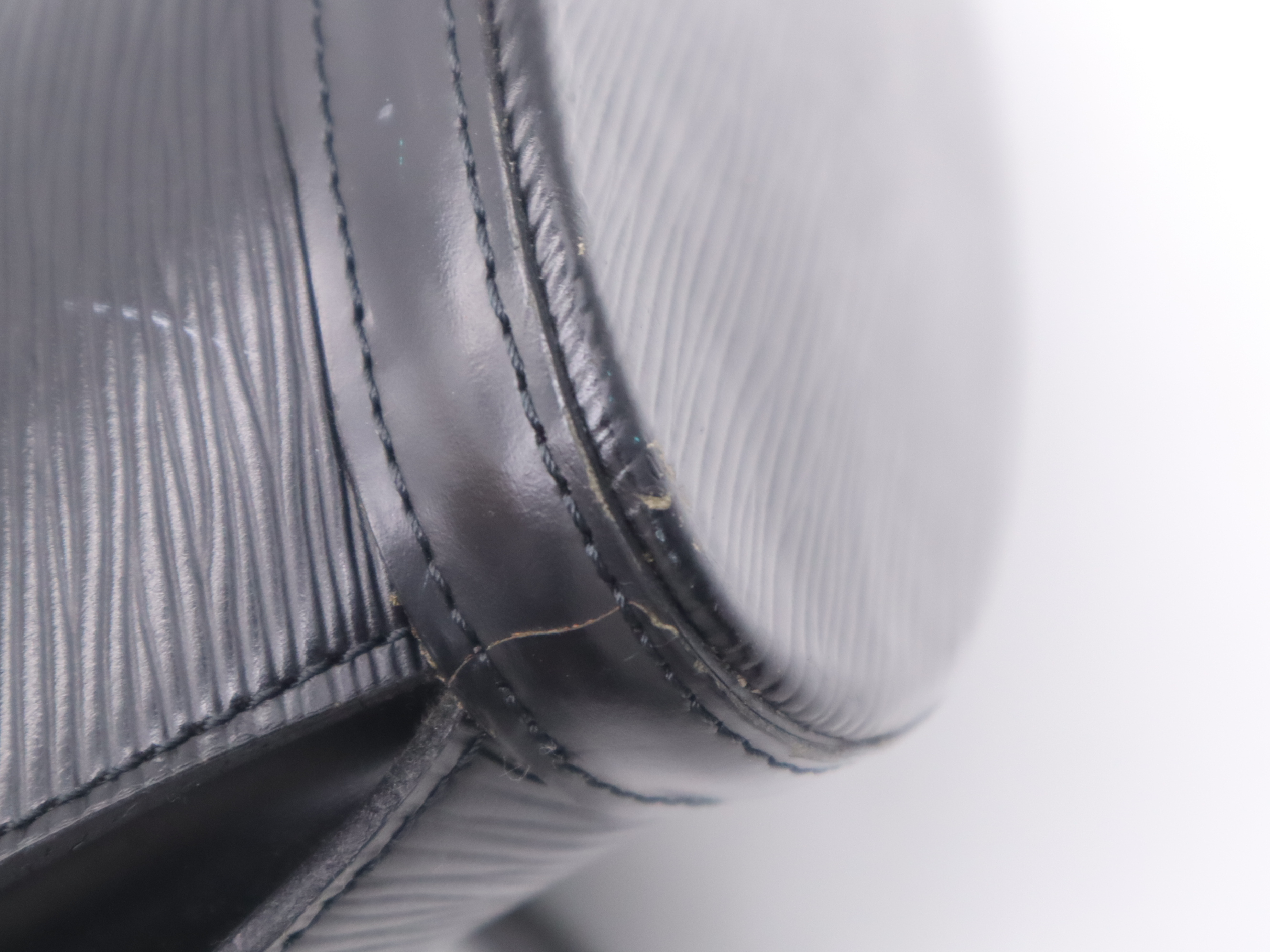 M52272 Epi Saint Jacques Noir Shoulder Bag — view 12