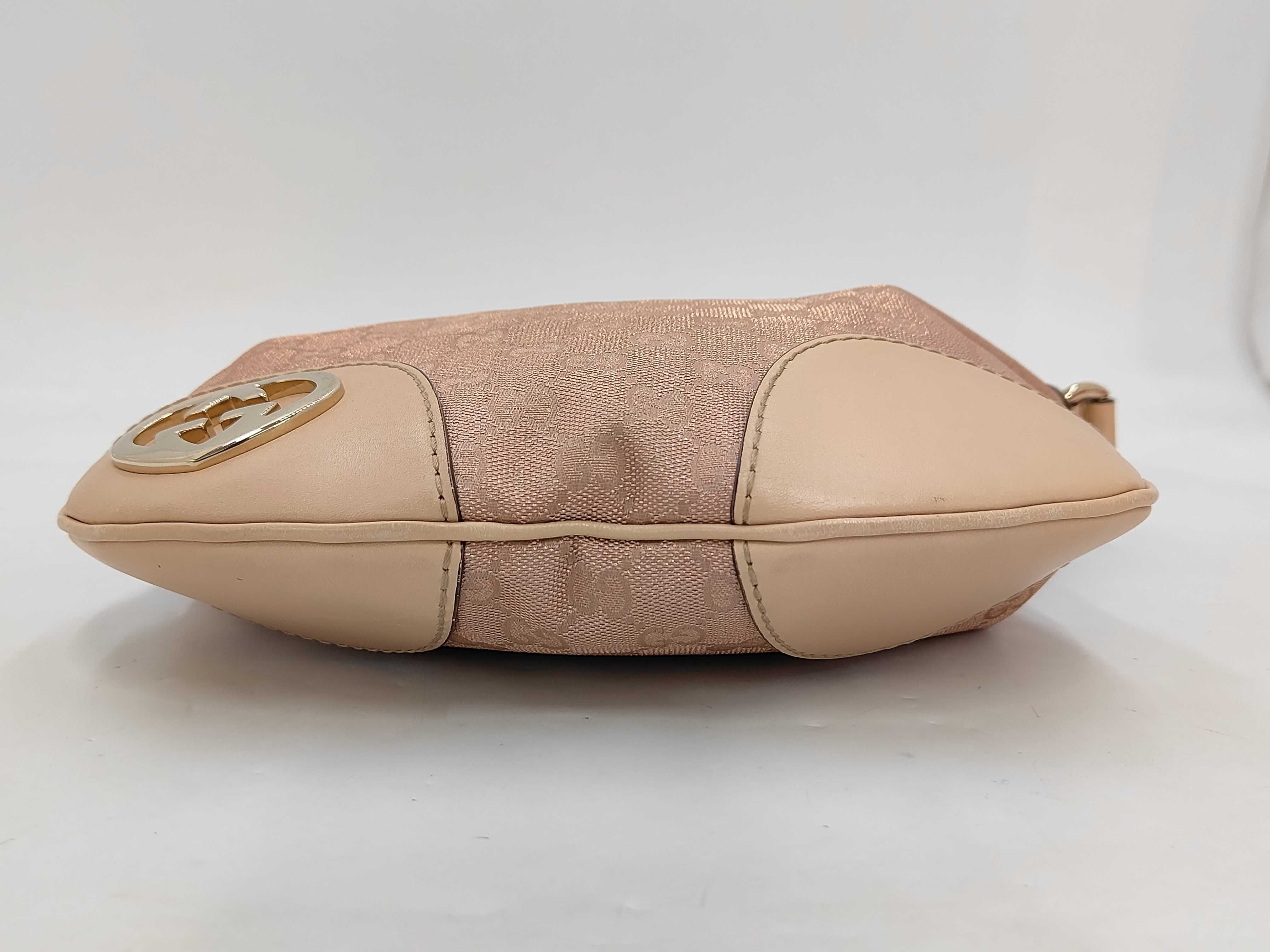 GG Canvas Shoulder Bag GG Canvas Leather 257072 Shoulder Bag — view 3