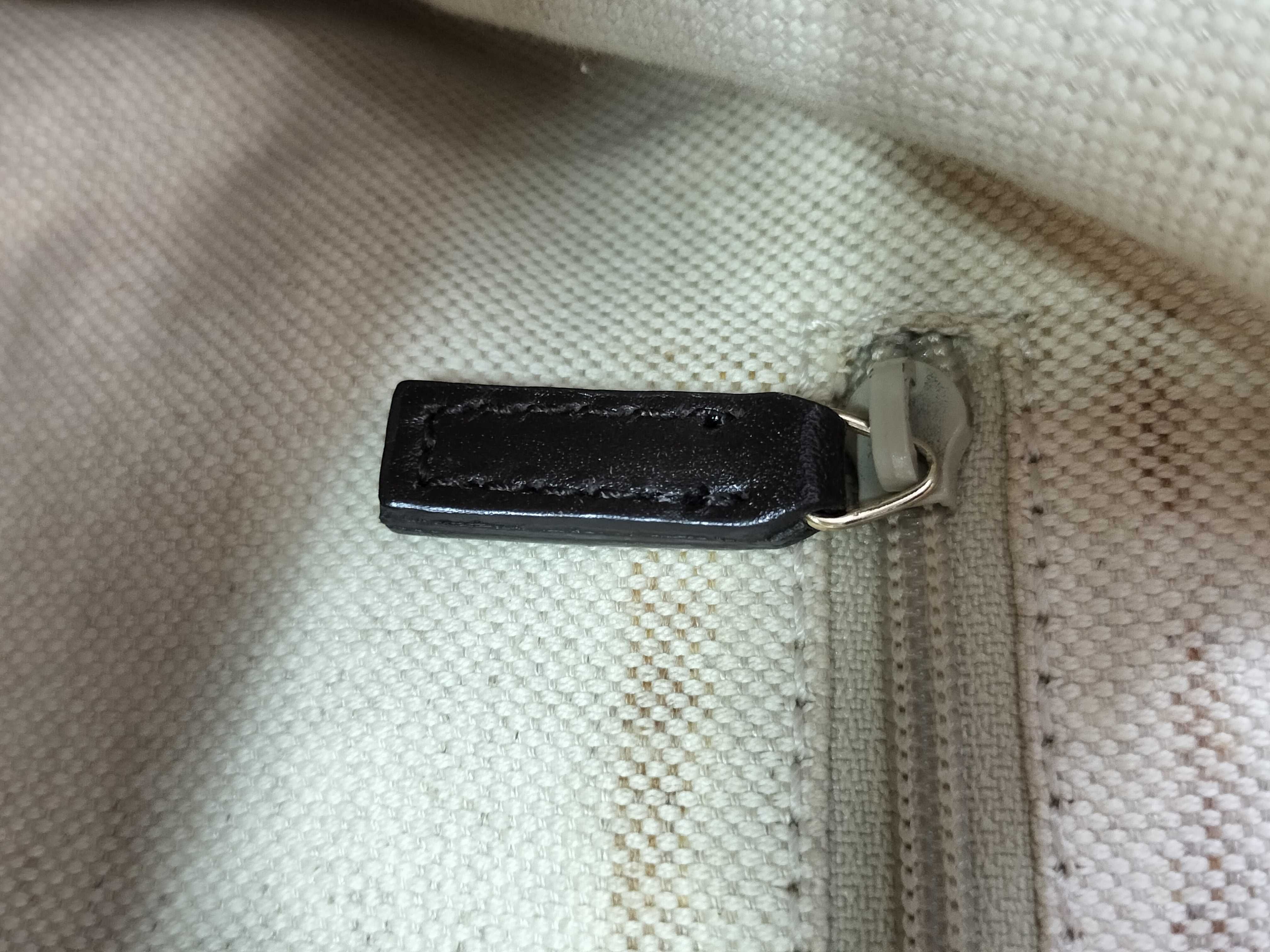 GG Canvas Gucci Handbag Shoulder Bag — view 13