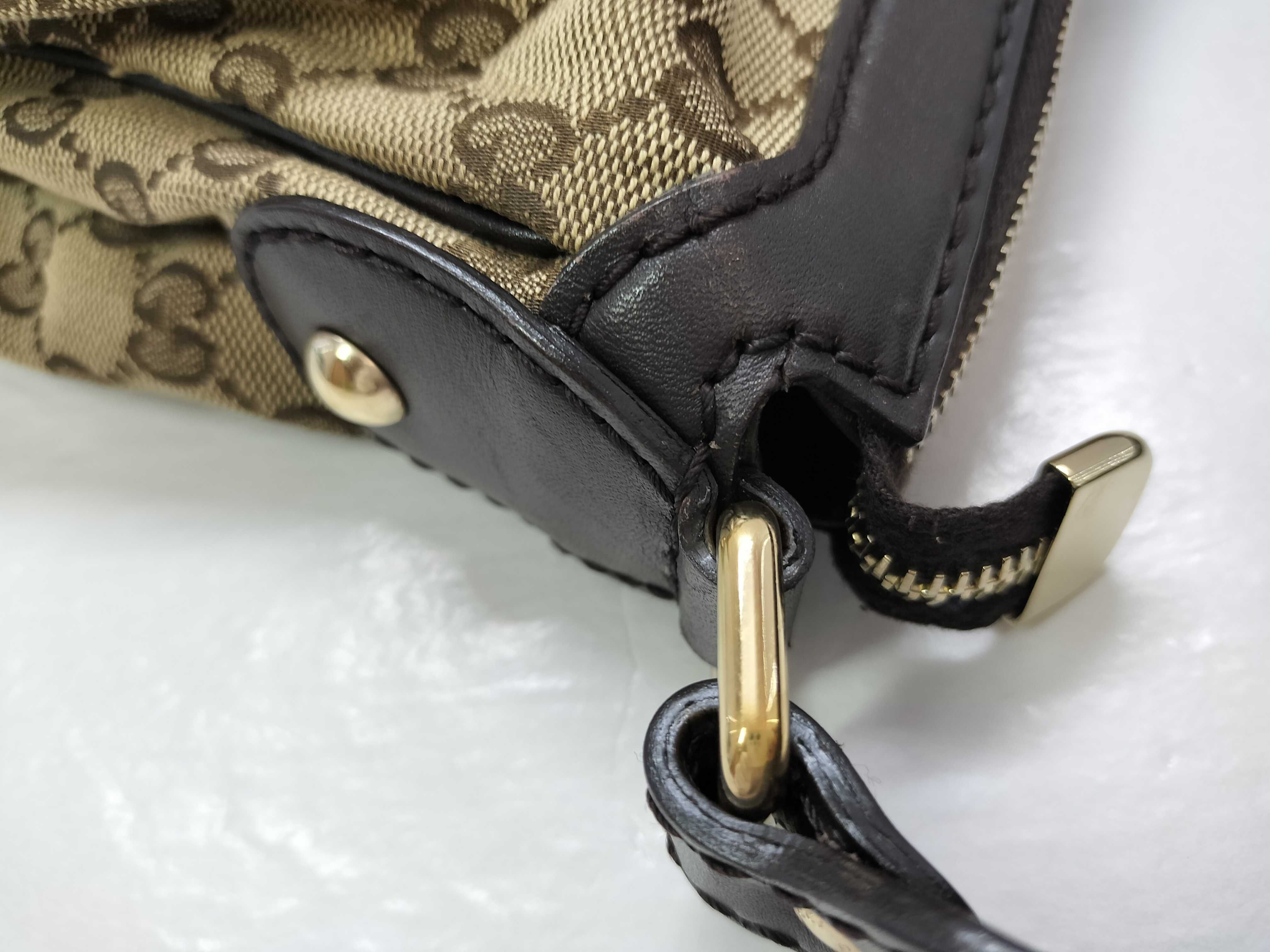 GG Canvas Gucci Handbag Shoulder Bag — view 5