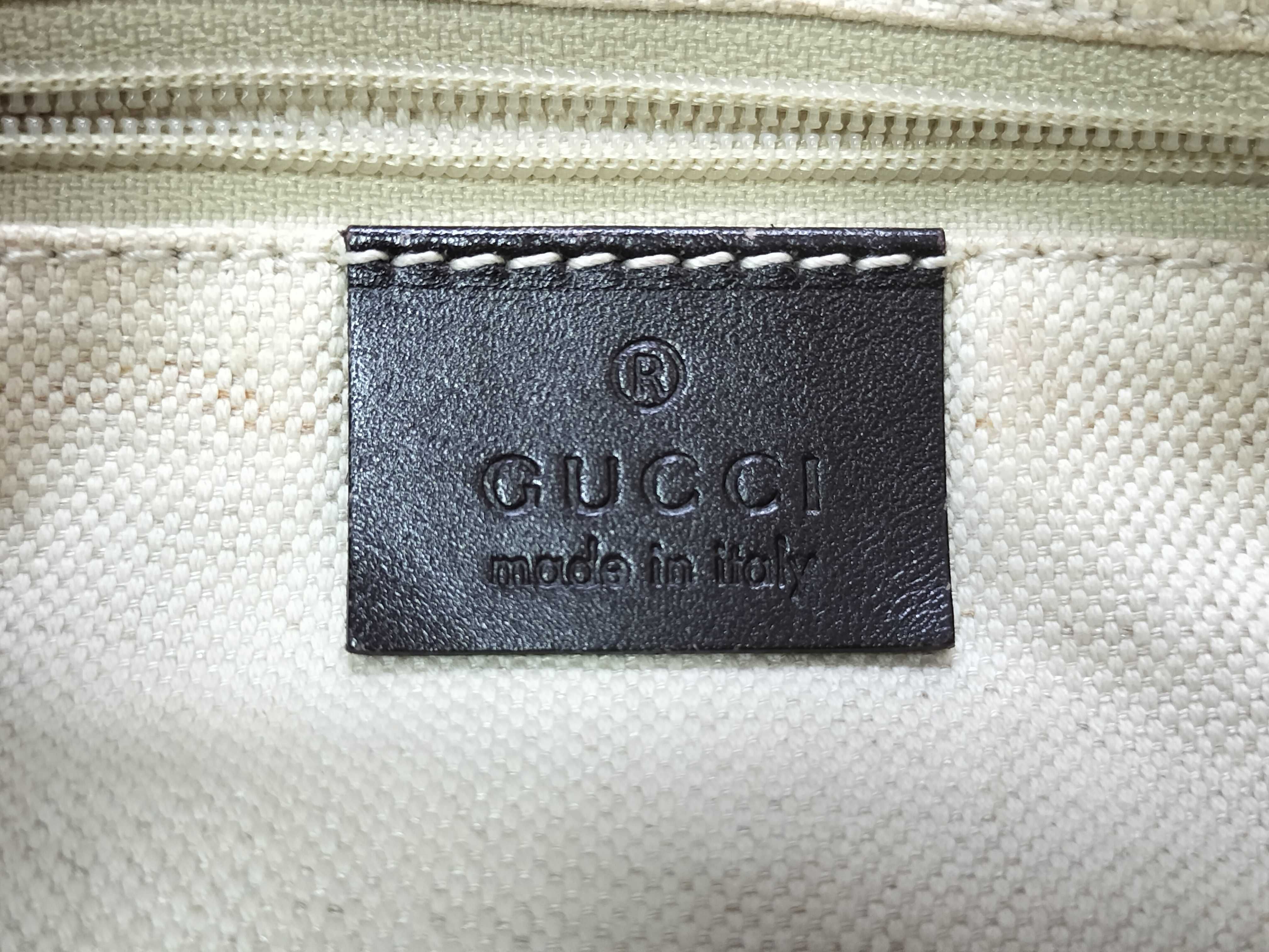 GG Canvas Gucci Handbag Shoulder Bag — view 9