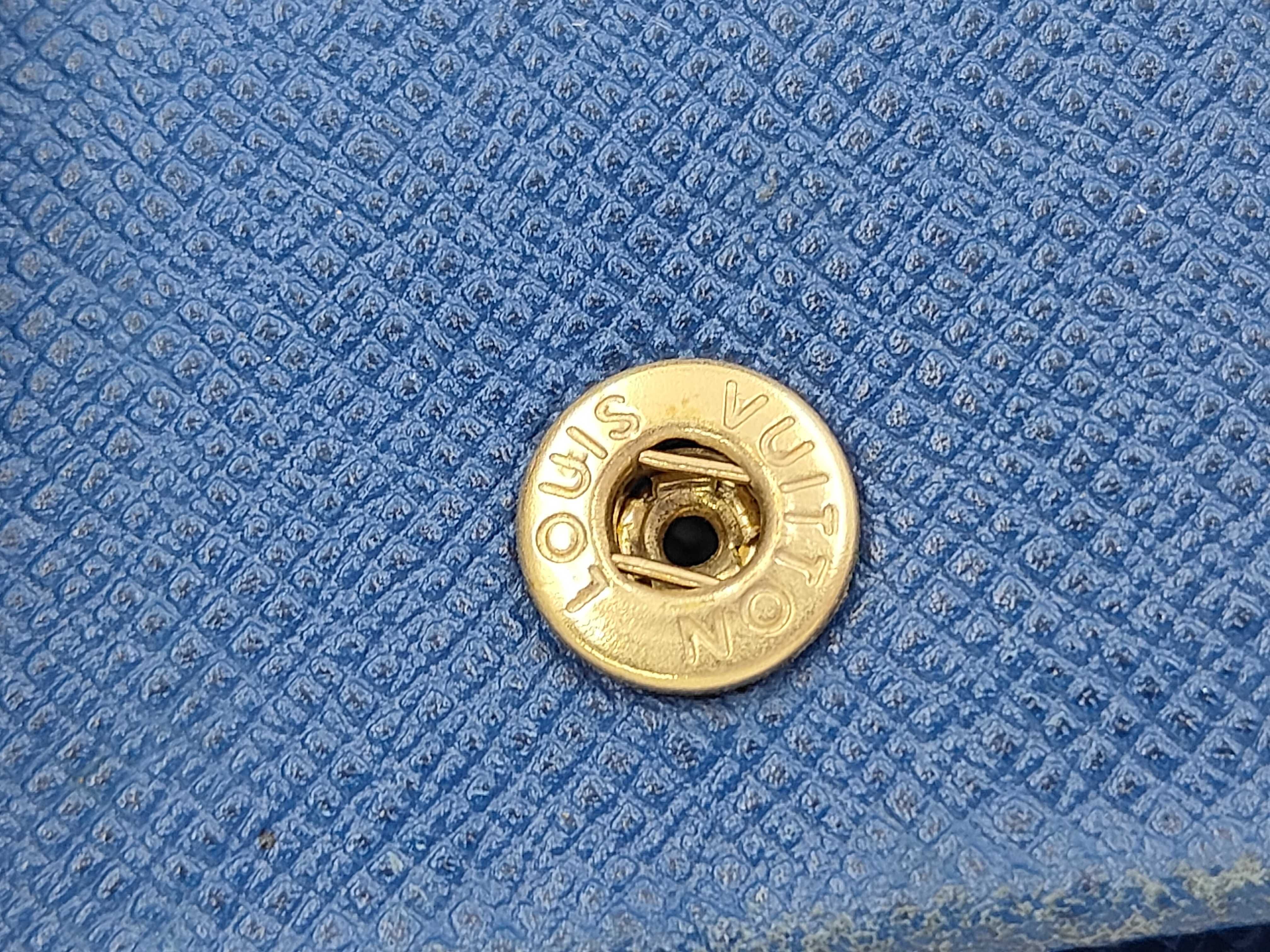 M63695 Epi Boite Toledo Blue Coin Case — view 7