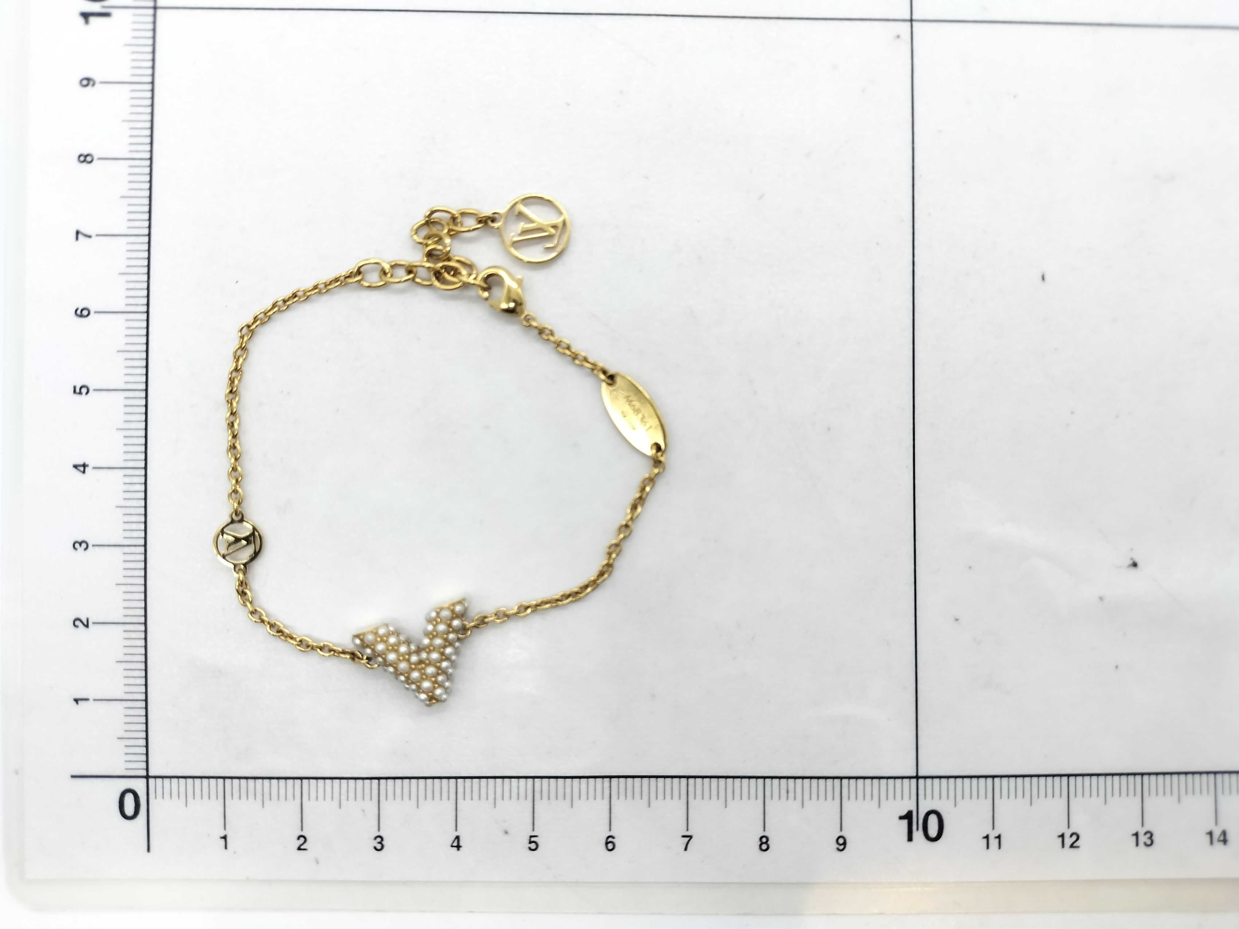 Monogram M68361 Essential V Perle Bracelet Bracelet/Bangle — view 8