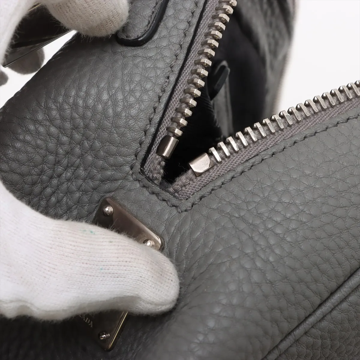 Vitello Dino Leather 2WAY Handbag Gray Cadena Unlocking Problem — view 14