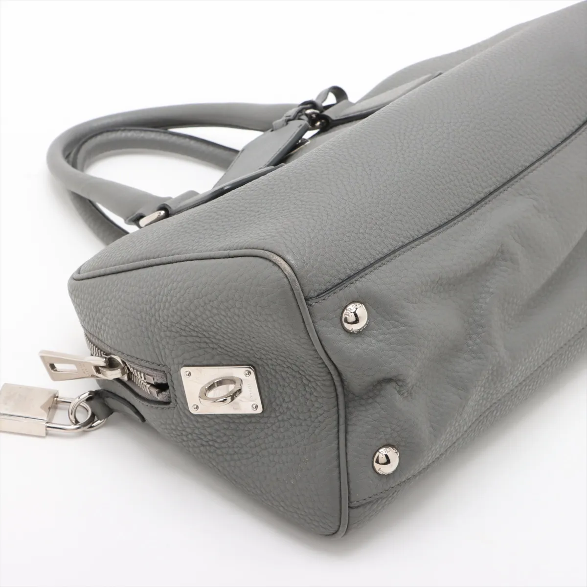 Vitello Dino Leather 2WAY Handbag Gray Cadena Unlocking Problem — view 4