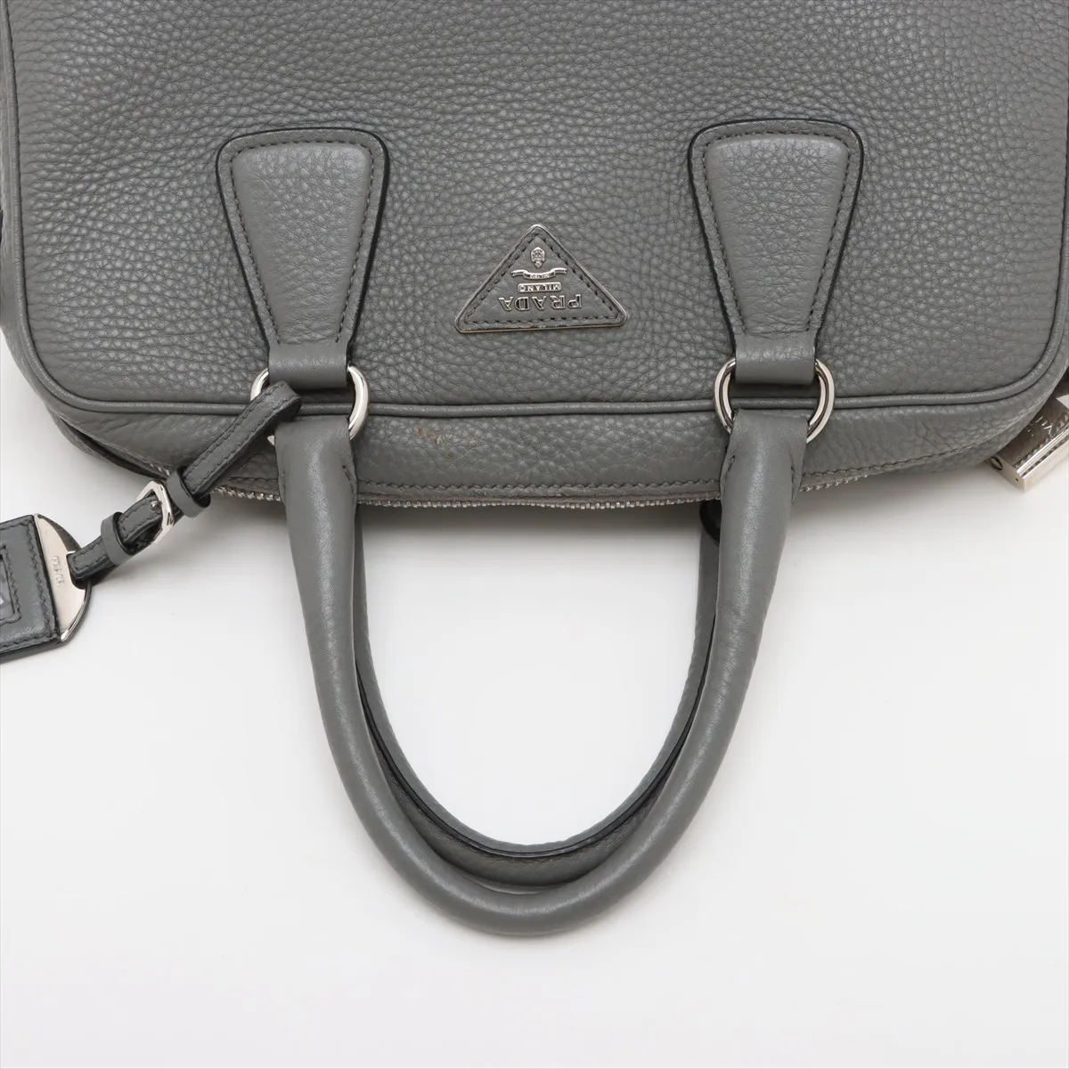 Vitello Dino Leather 2WAY Handbag Gray Cadena Unlocking Problem — view 5