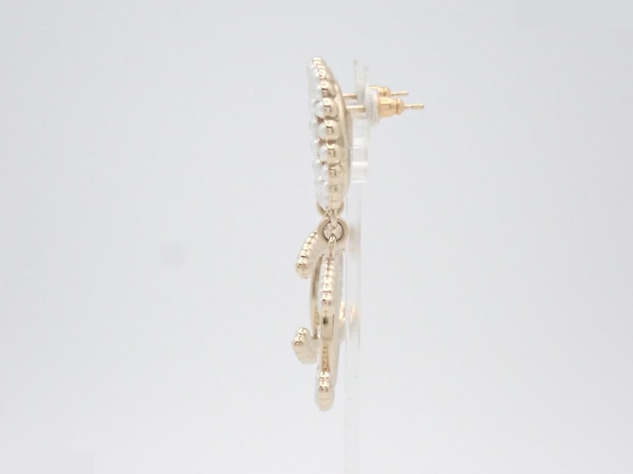 Pearl earrings, gold, Coco Mark — view 3