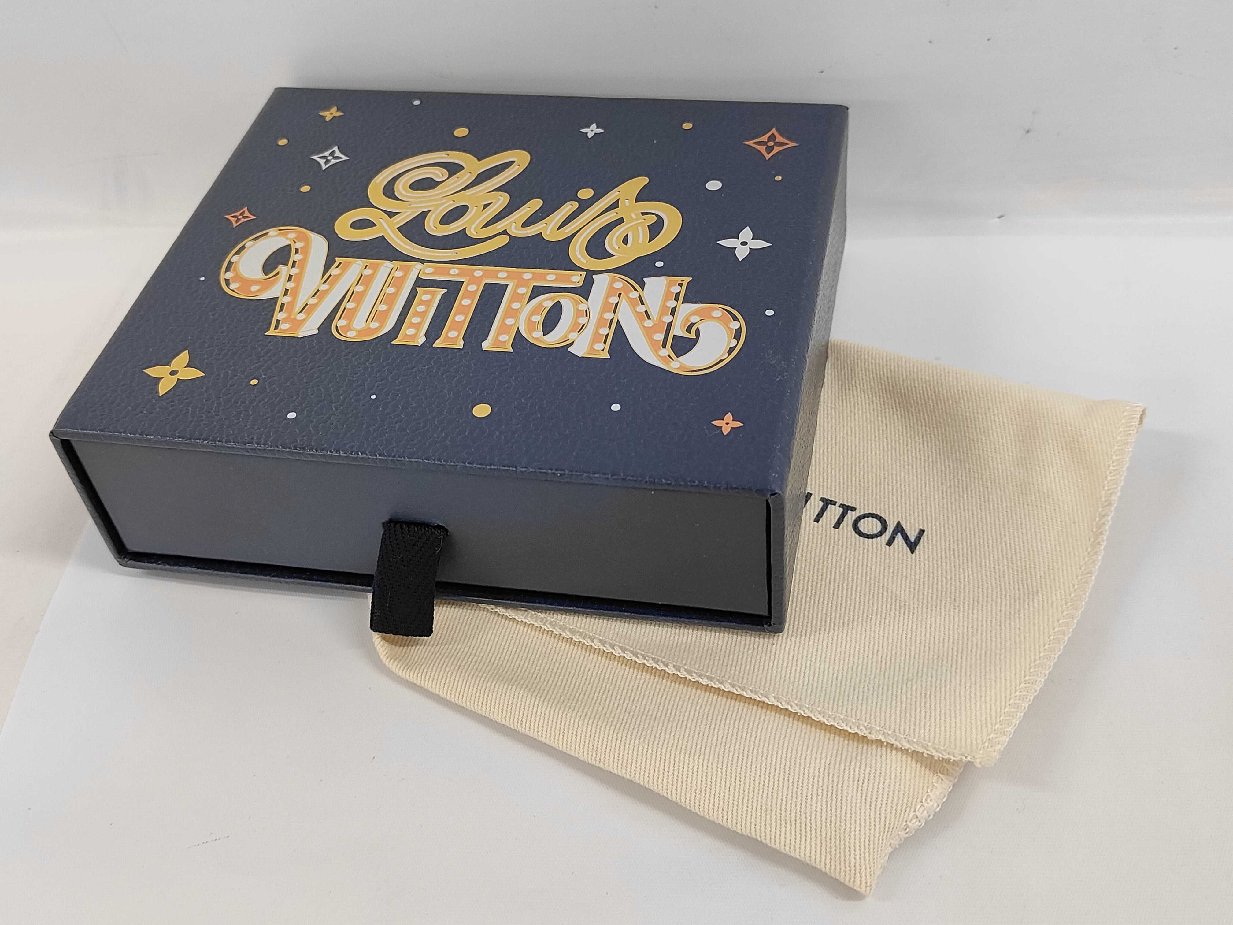 Monogram Portefeuille Victorine M12392. Accessories: Box, dust bag, wallet. — view 11