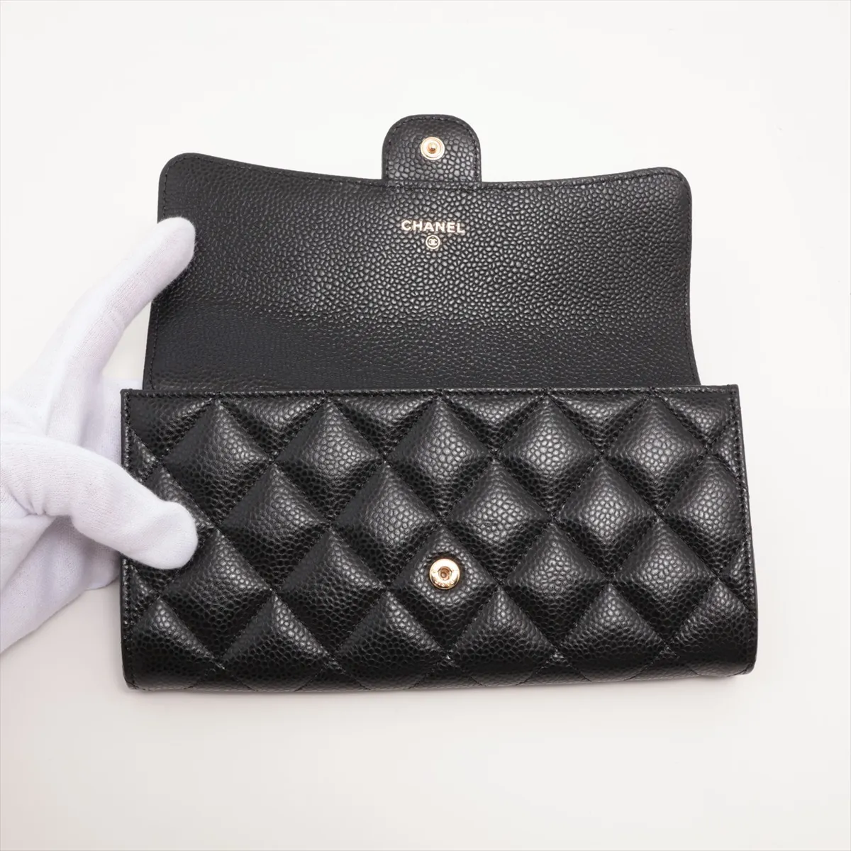 Matelasse Caviar Skin Long Wallet Black Gold Hardware CA8T6E49 — view 3
