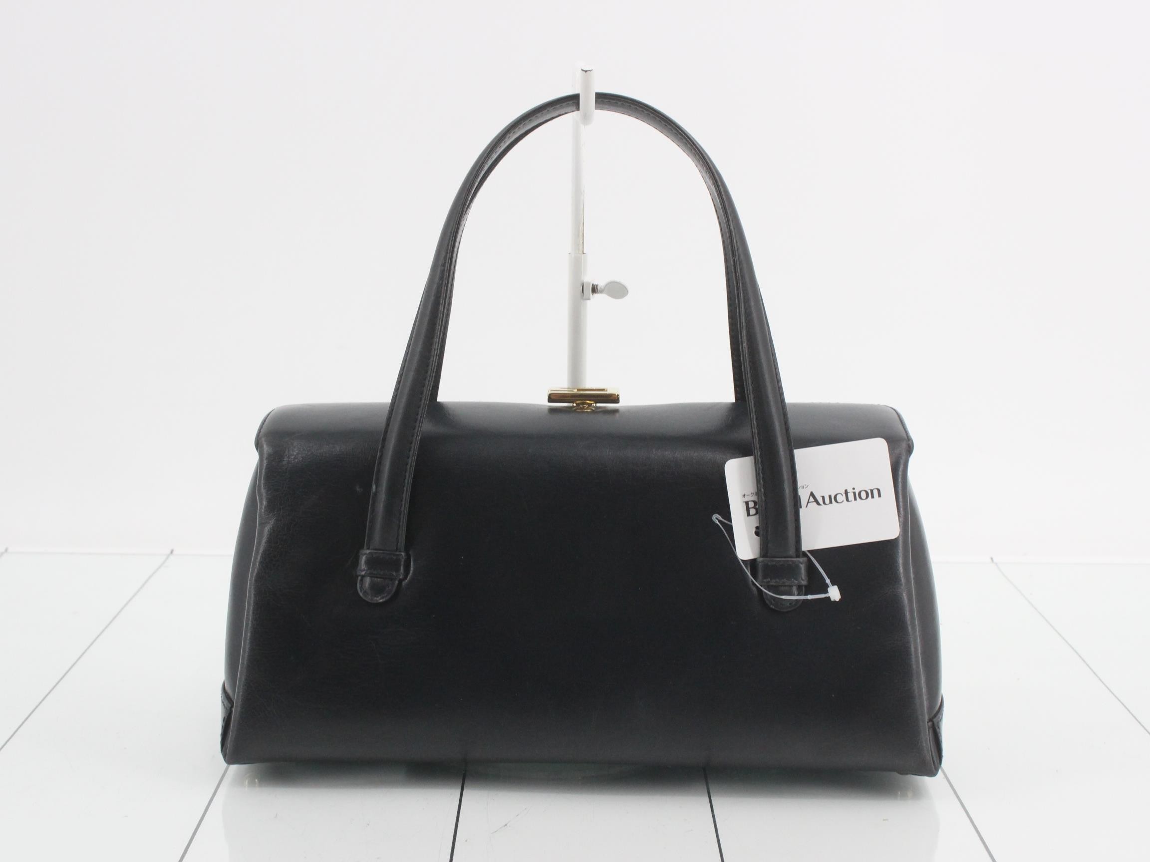 Vintage Gucci leather handbag with G logo — view 2
