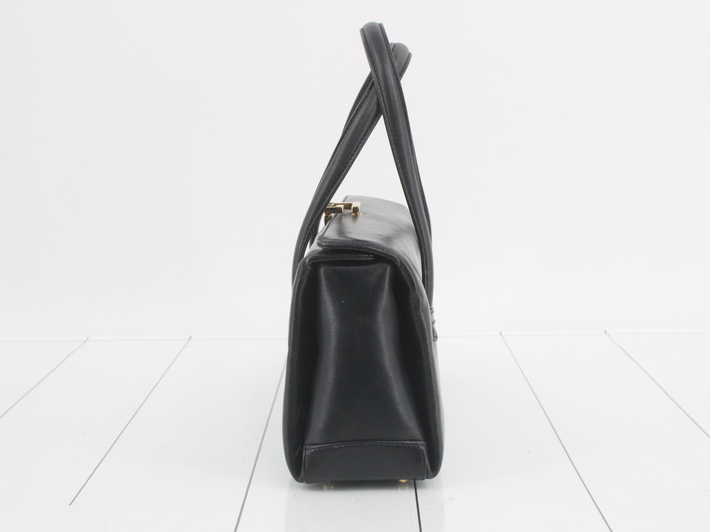Vintage Gucci leather handbag with G logo — view 3