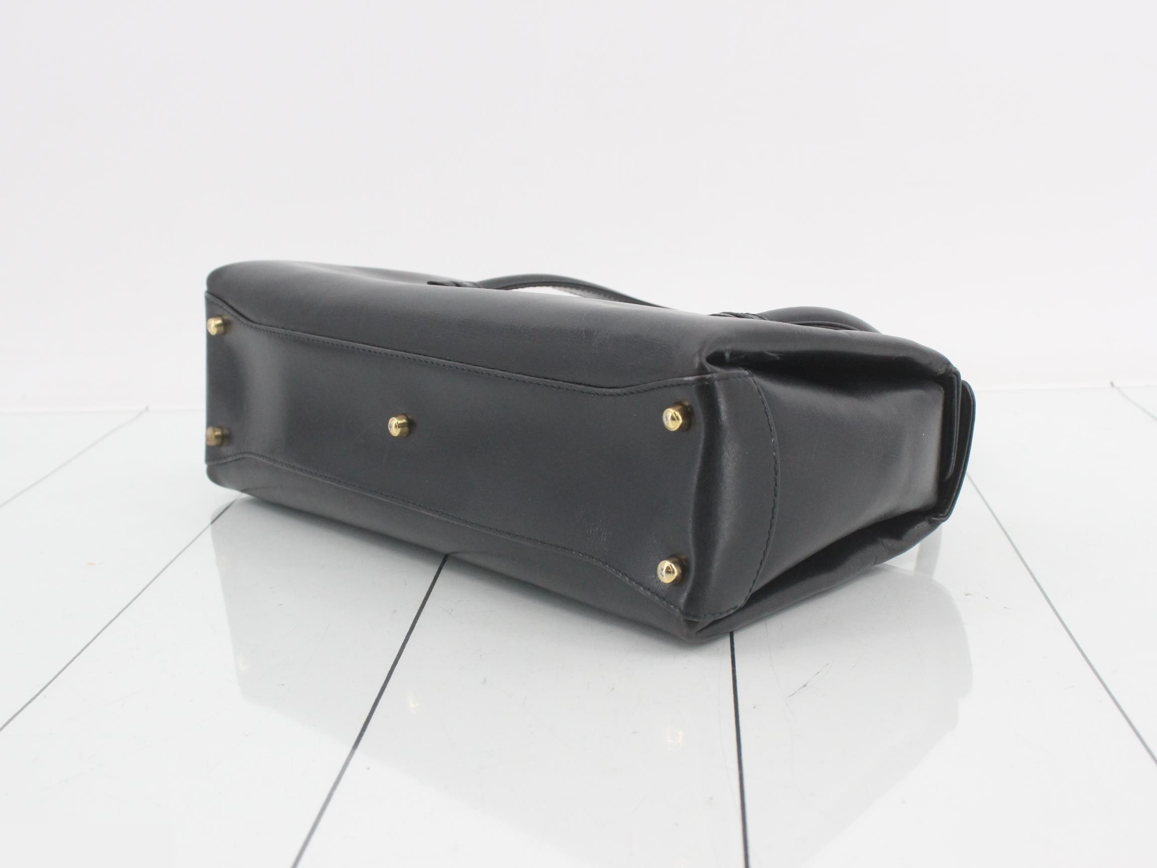 Vintage Gucci leather handbag with G logo — view 6