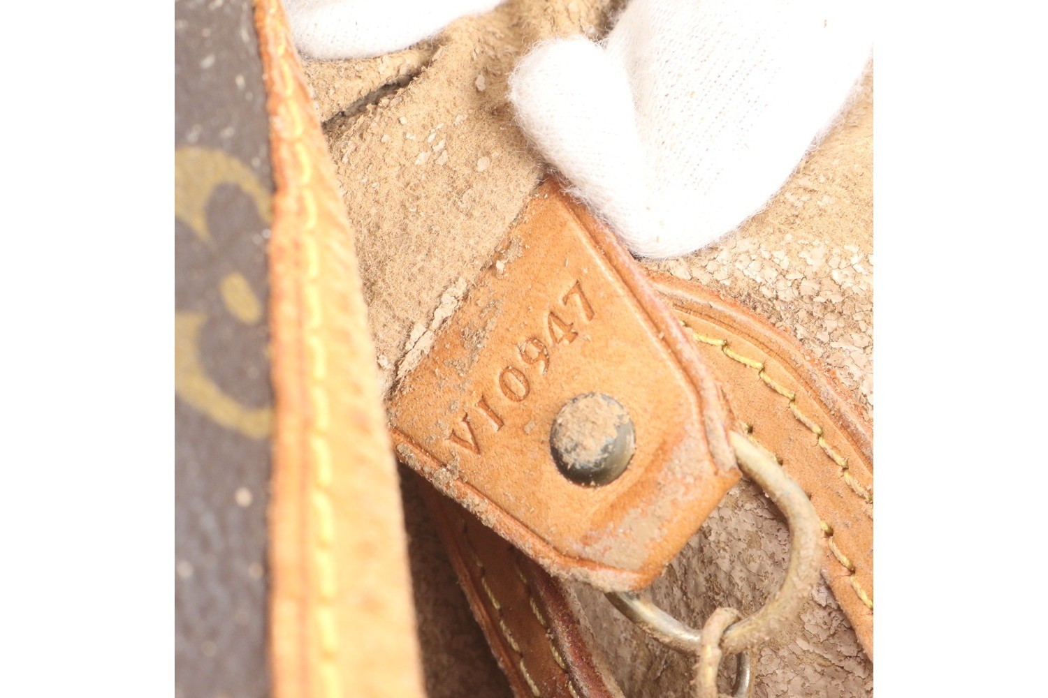 Monogram Bucket GM M42236 Leather Tote Bag — view 9