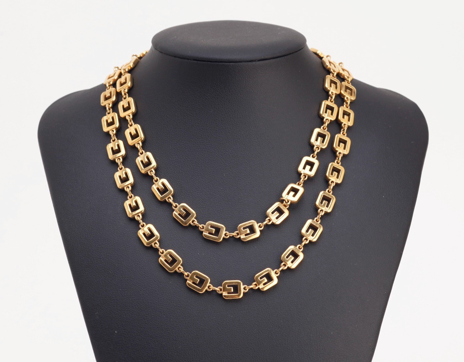 Long necklace/pendant, chain approximately 76cm