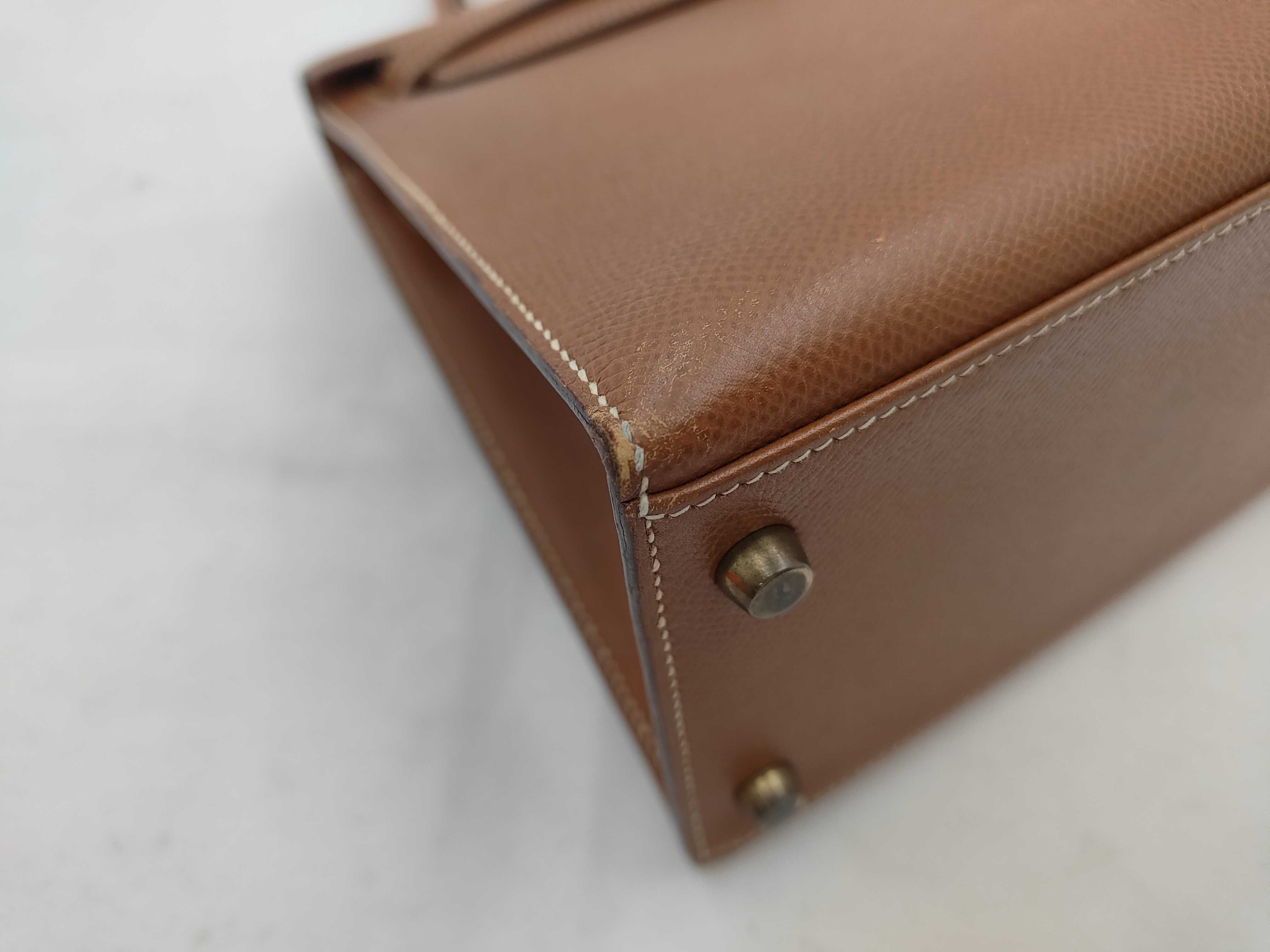 Kelly 28, external stitching, Courchevel leather, gold hardware, V stamp, handbag — view 6