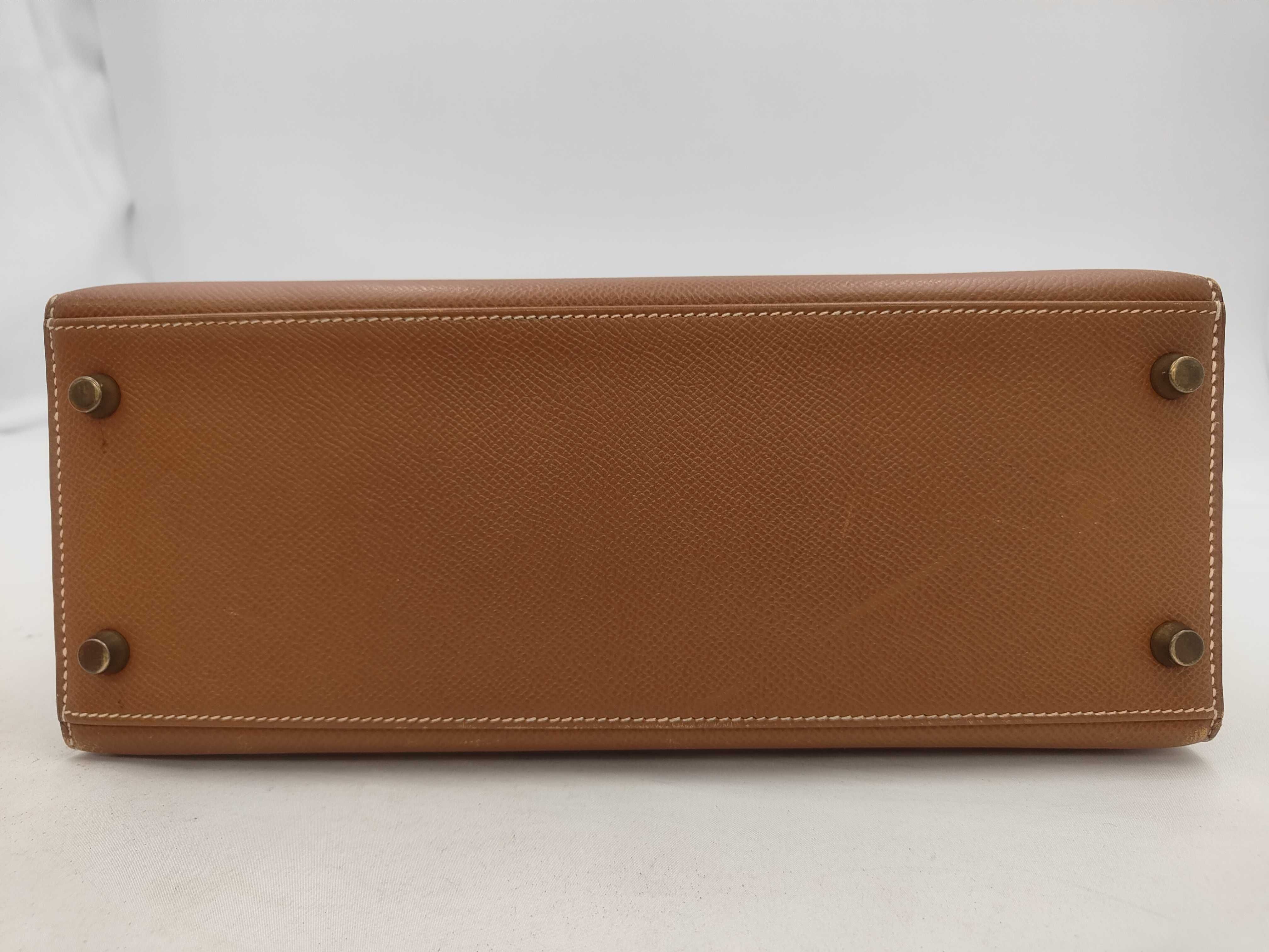 Kelly 28, external stitching, Courchevel leather, gold hardware, V stamp, handbag — view 7