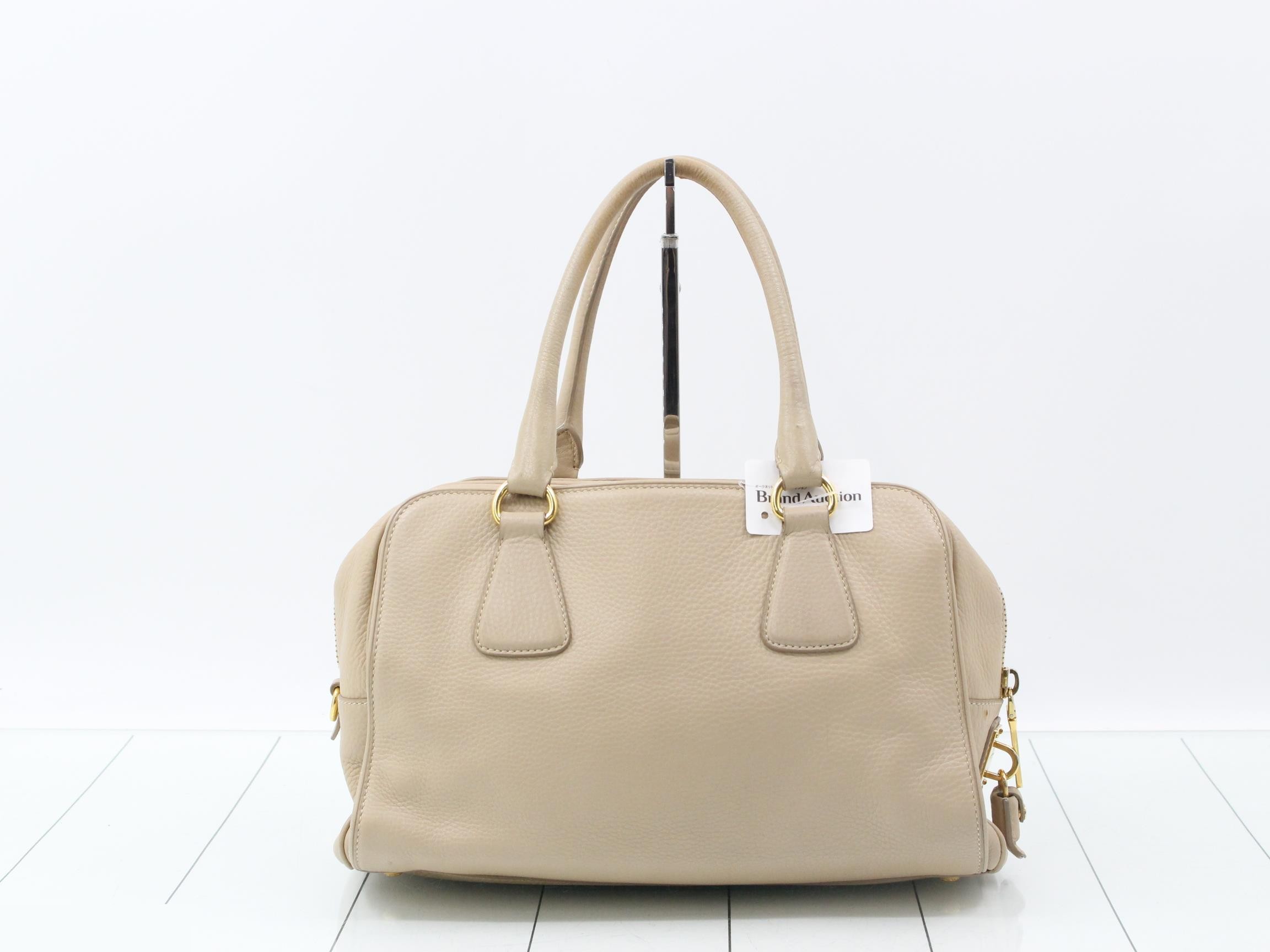 Vitello Daino handbag with padlock and key — view 2