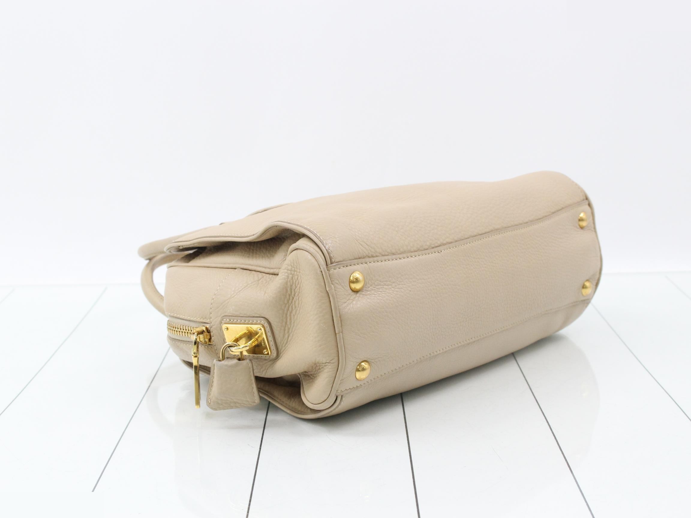 Vitello Daino handbag with padlock and key — view 5