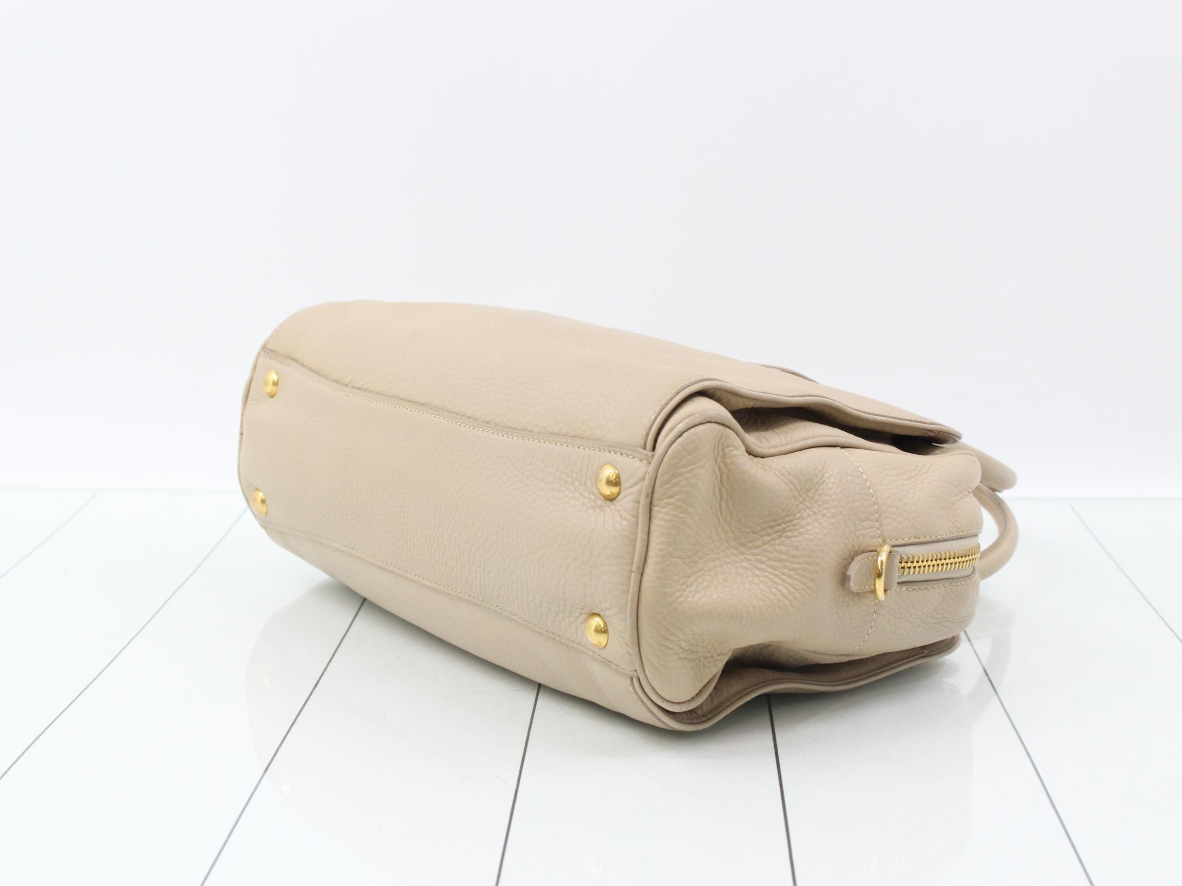 Vitello Daino handbag with padlock and key — view 6