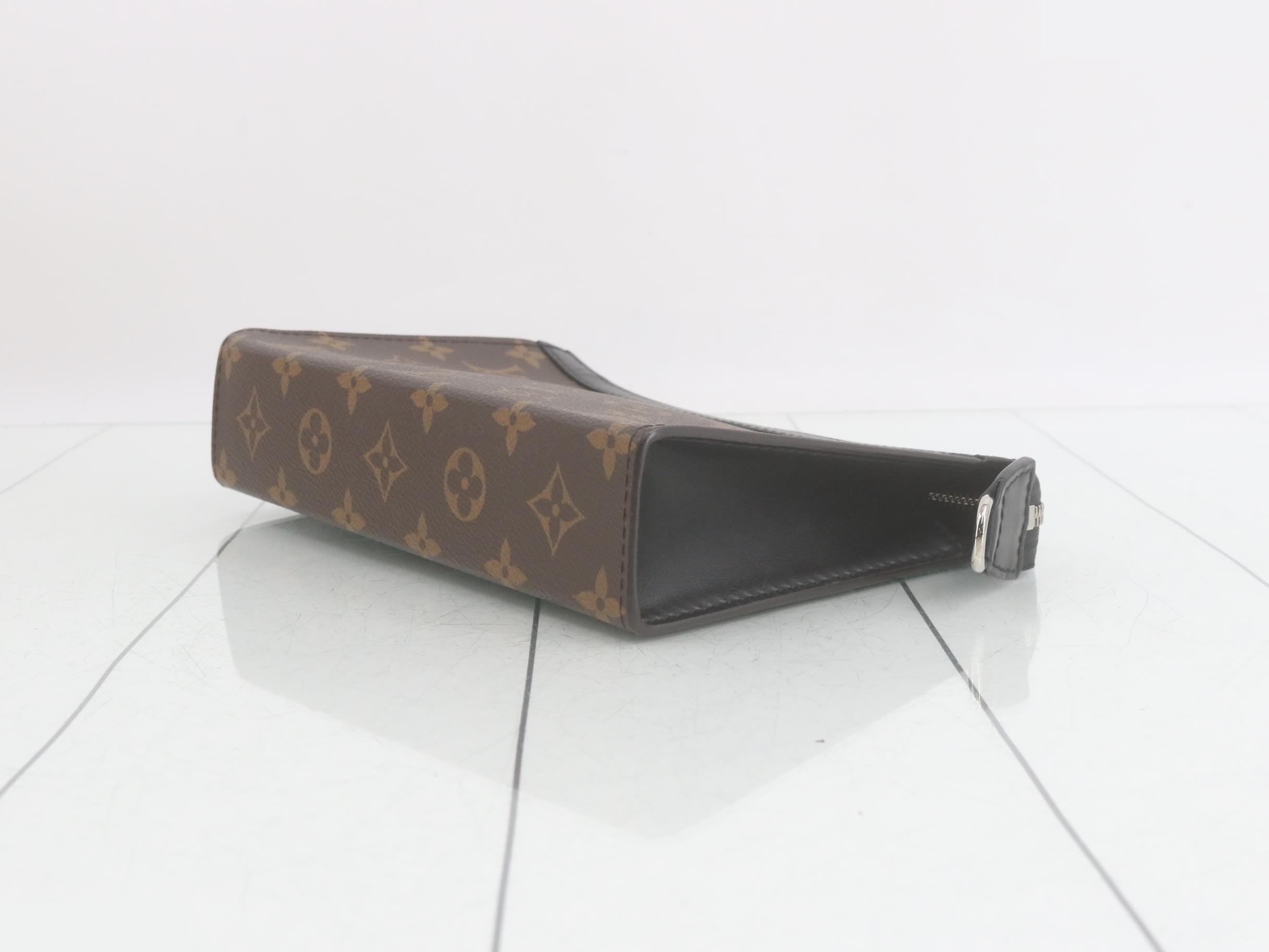 Gaston Wearable Wallet, List Price ¥280,500 — view 6