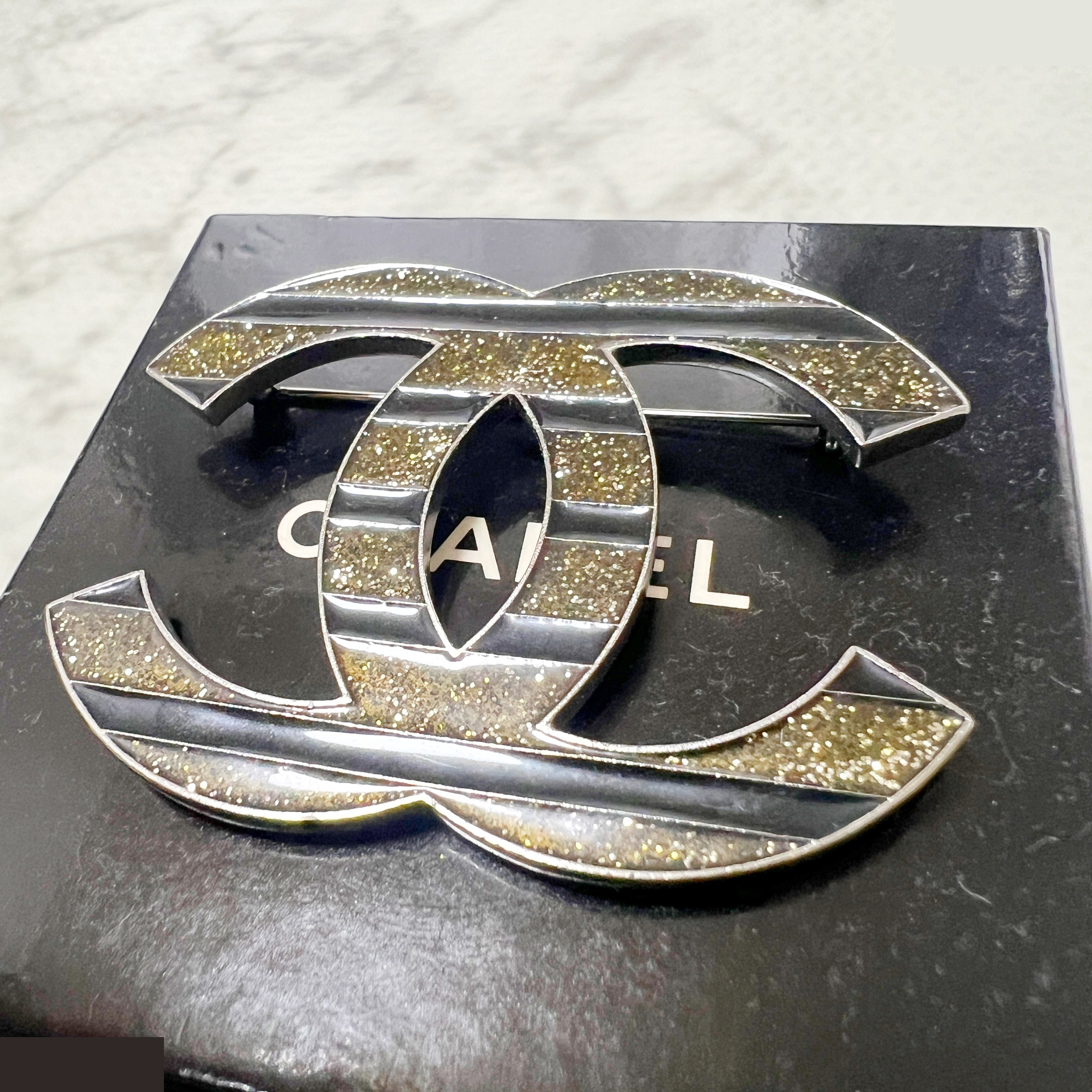 10C Coco Mark Brooch, Large, Glitter Border
