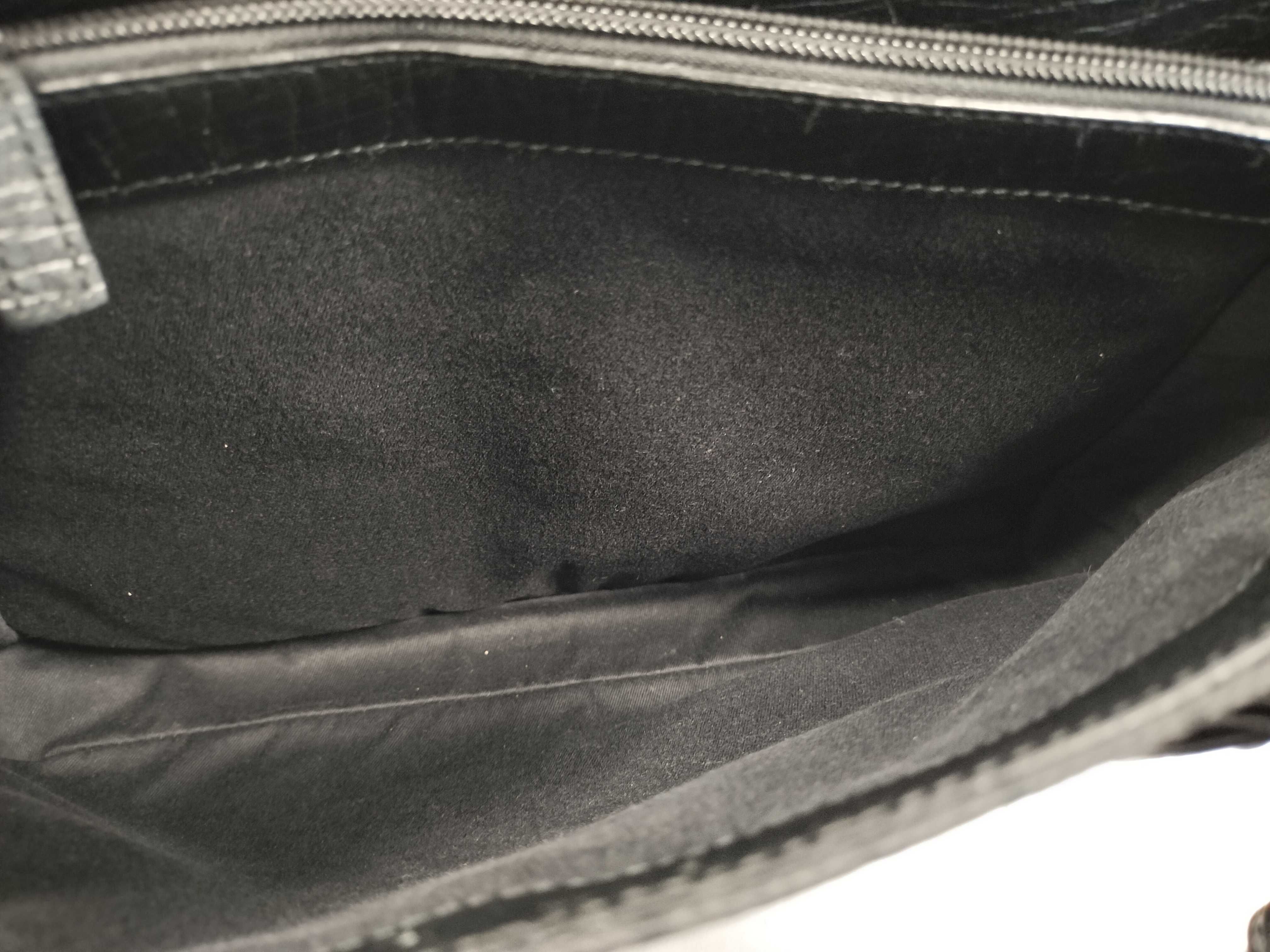 GG Canvas Gucci Handbag — view 13