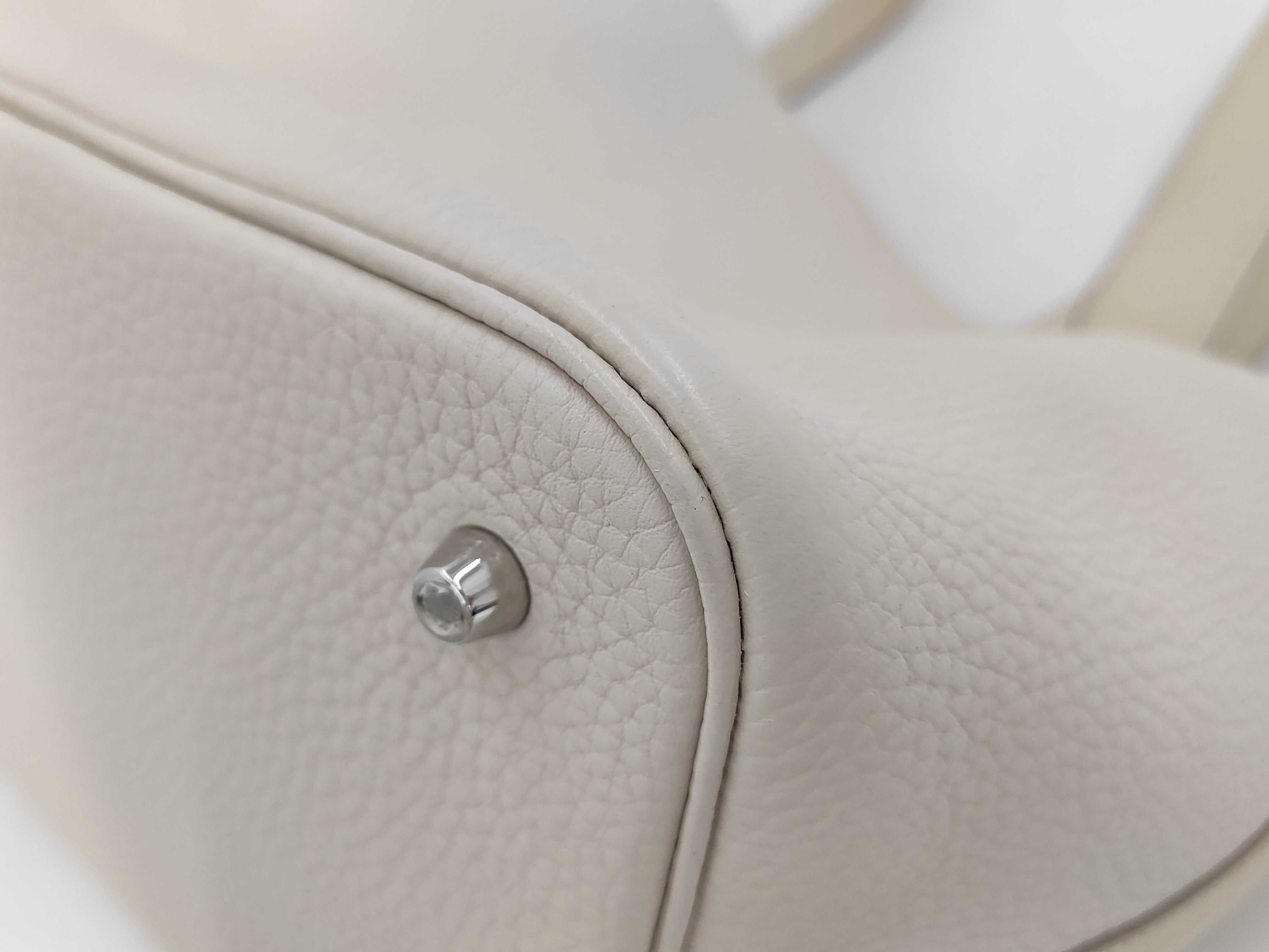 Picotin Lock Touch MM, Silver Hardware, Taurillon Clemence Leather, T Stamp, Handbag — view 4
