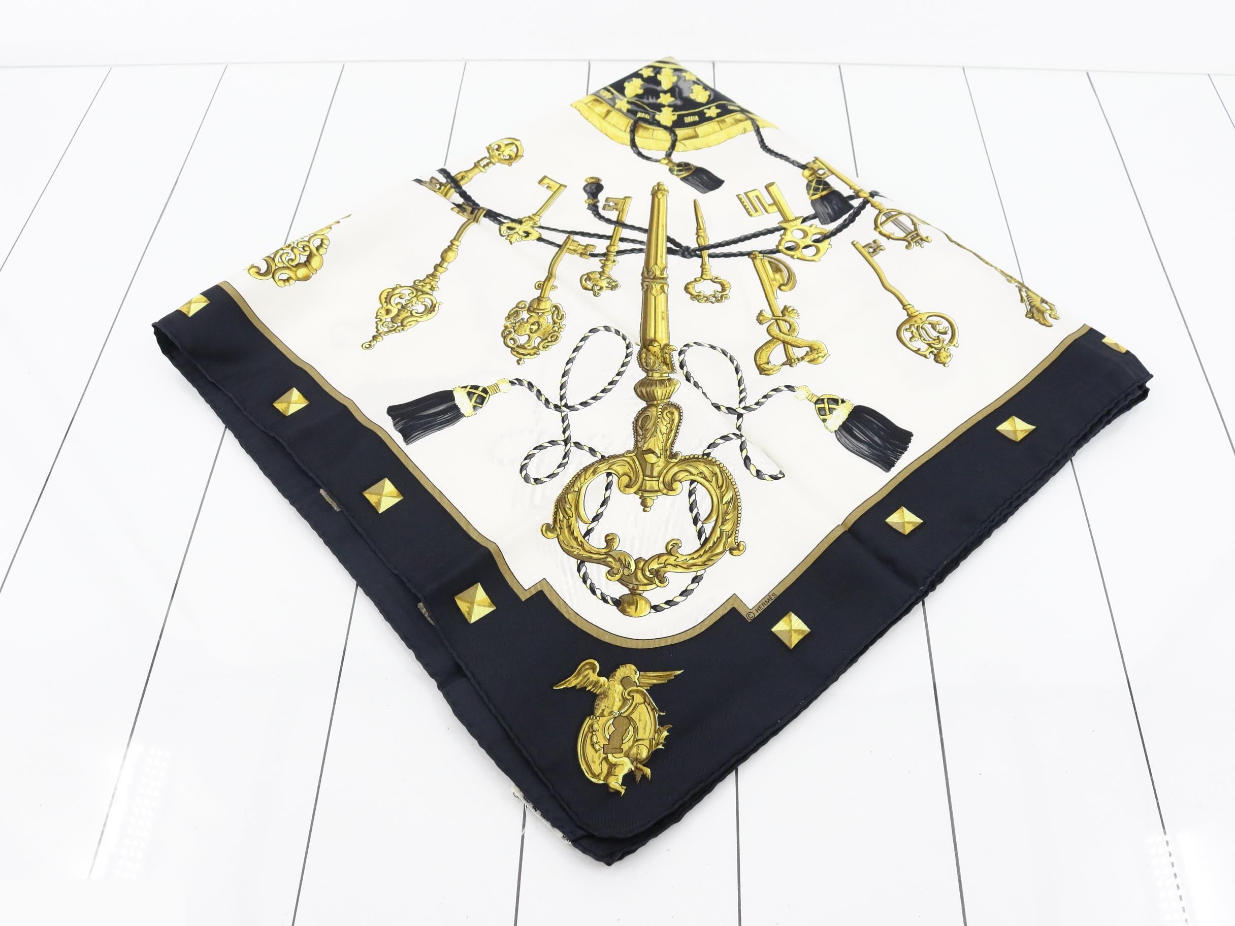 scarf — view 2
