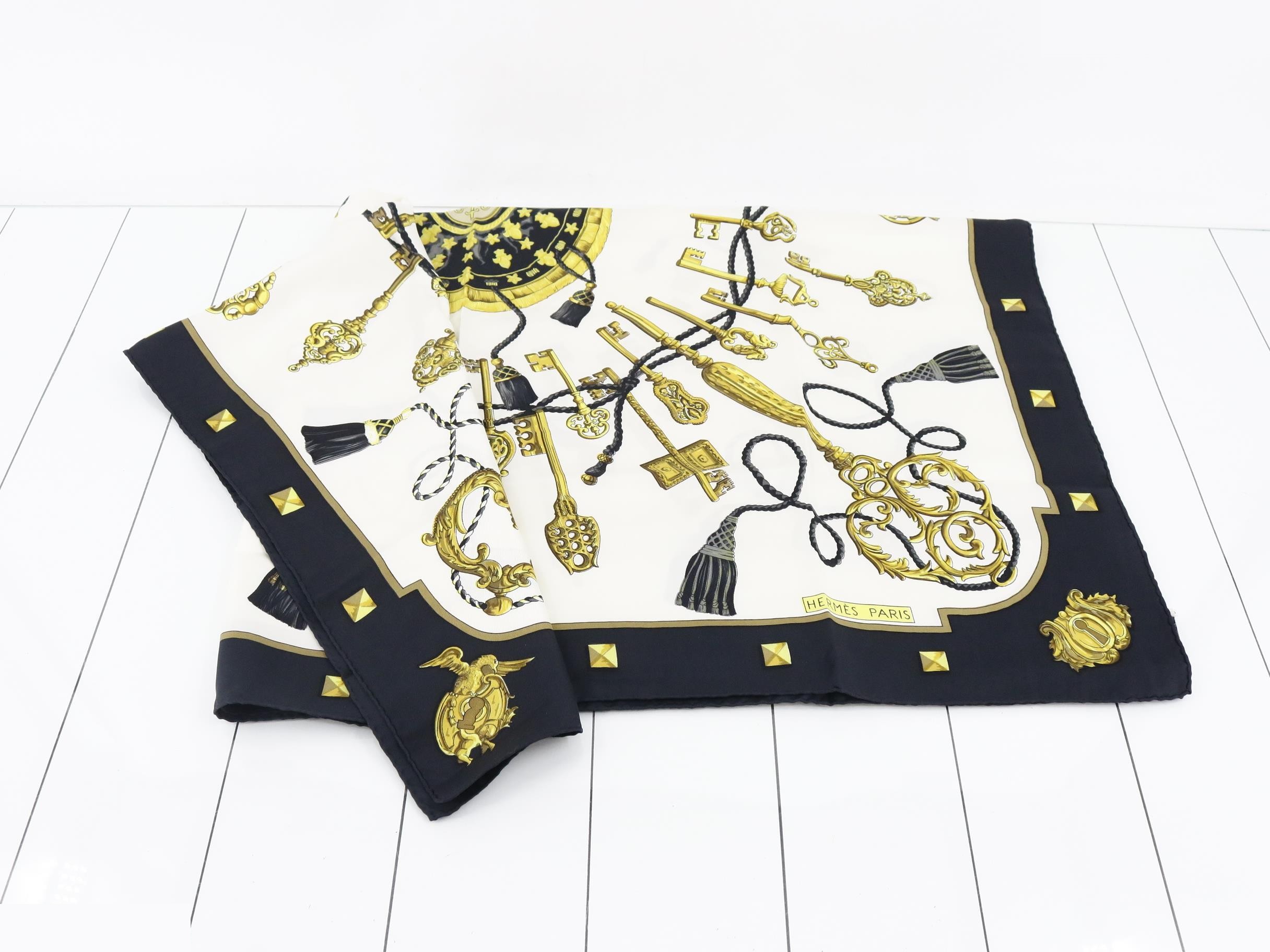 scarf — view 3