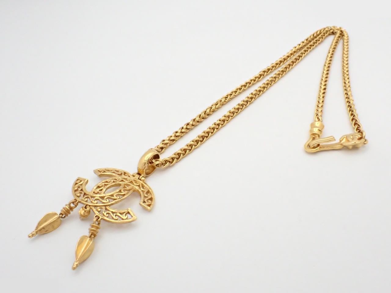 Necklace with markings, 95A, in box. — view 3