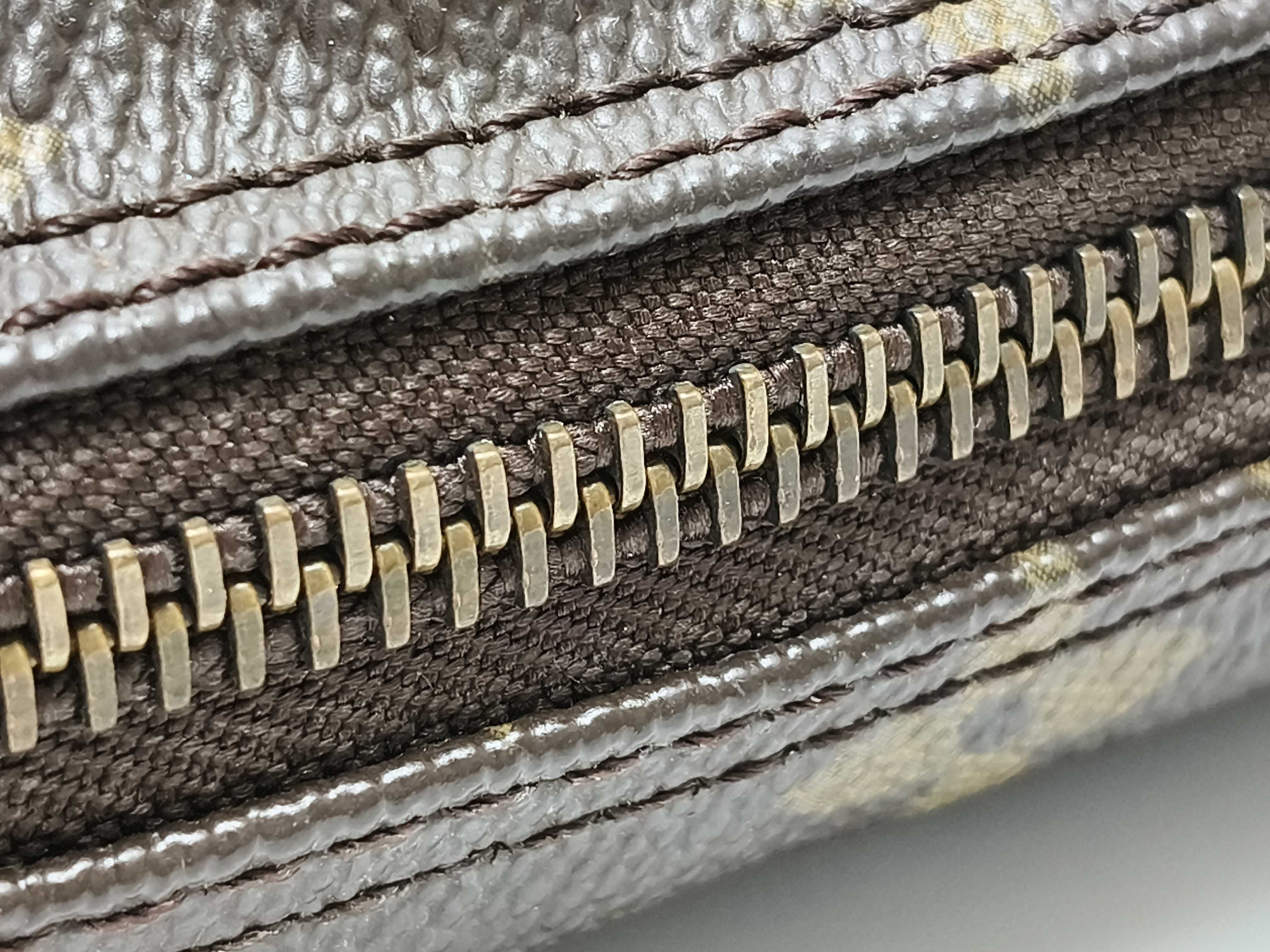 Monogram Louis Vuitton Shoulder Bag — view 6