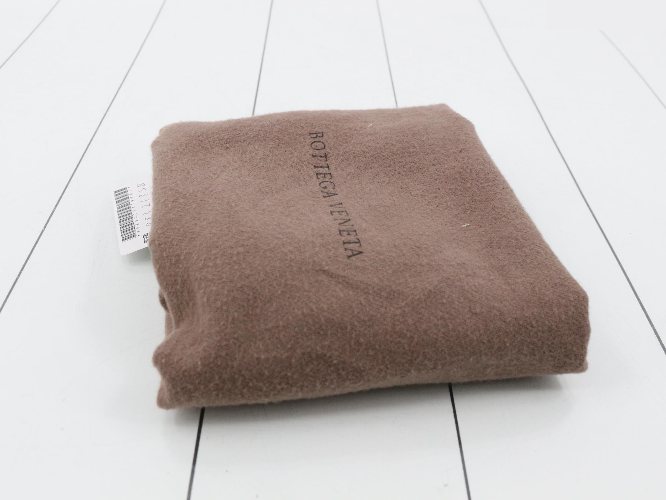 Intrecciato Slip Tote Bag - Beige/Black — view 7