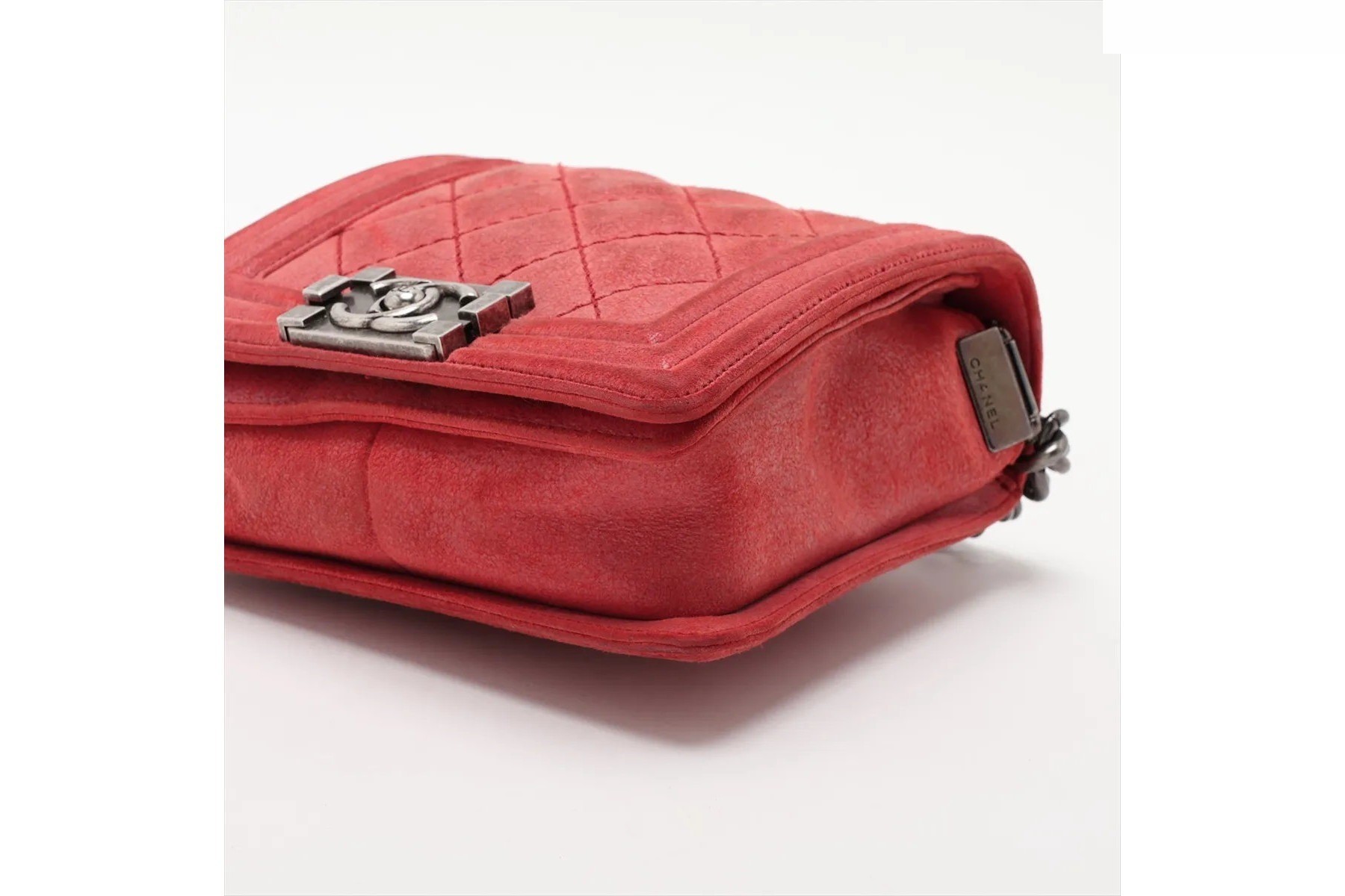 Serial sticker included Boy Chanel Chain Leather Shoulder Bag — view 3