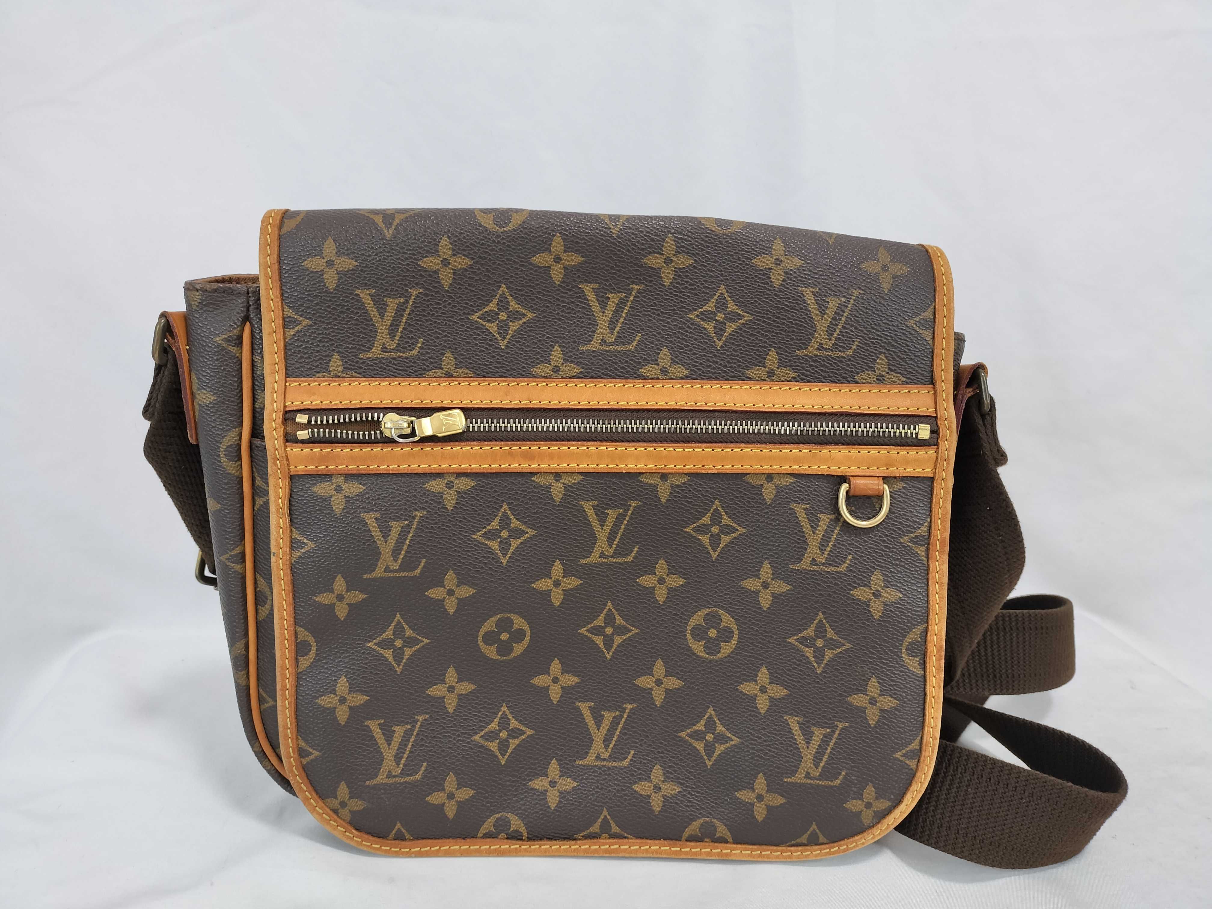Monogram LV Messenger PM Shoulder Bag