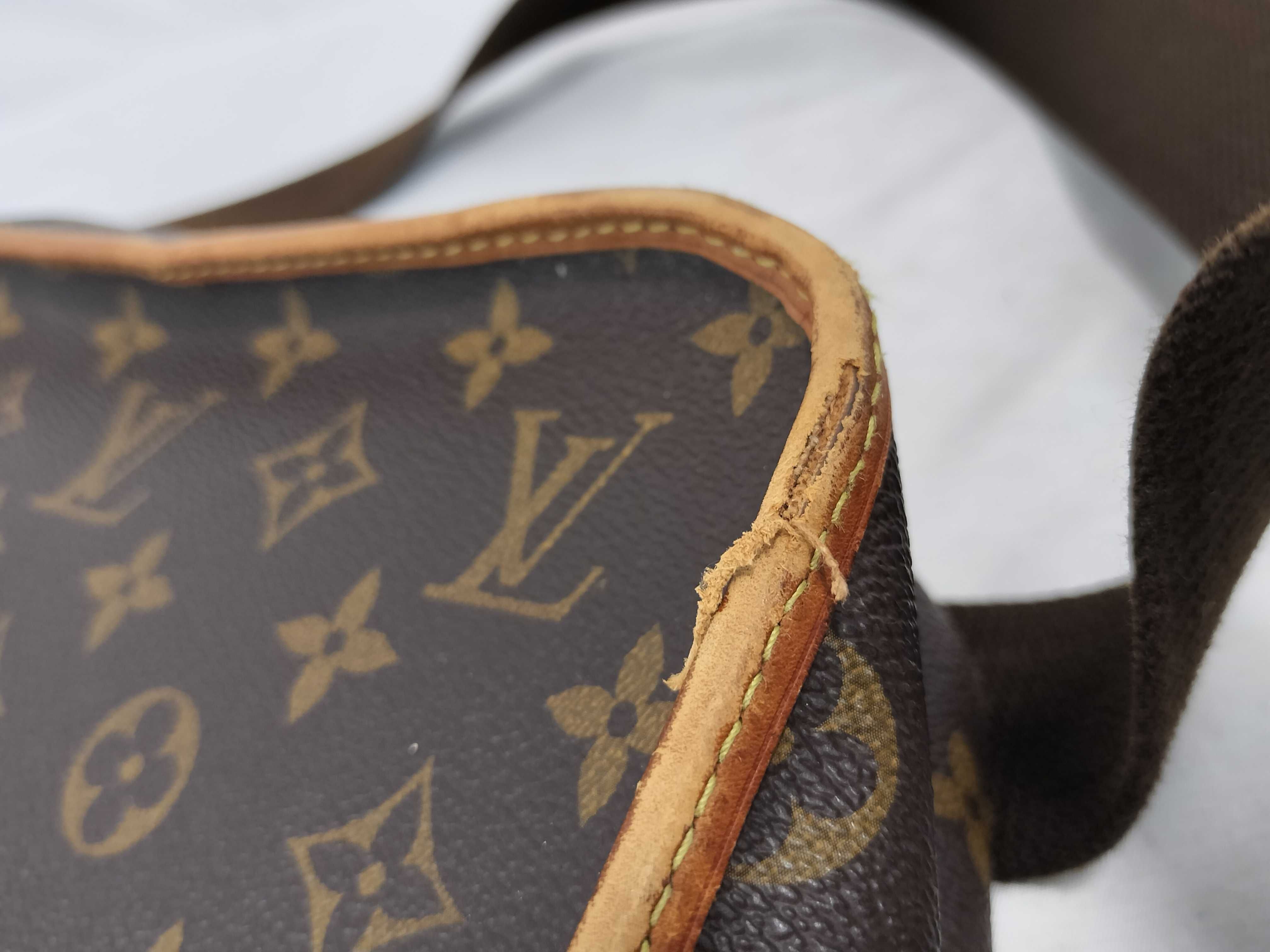 Monogram LV Messenger PM Shoulder Bag — view 15