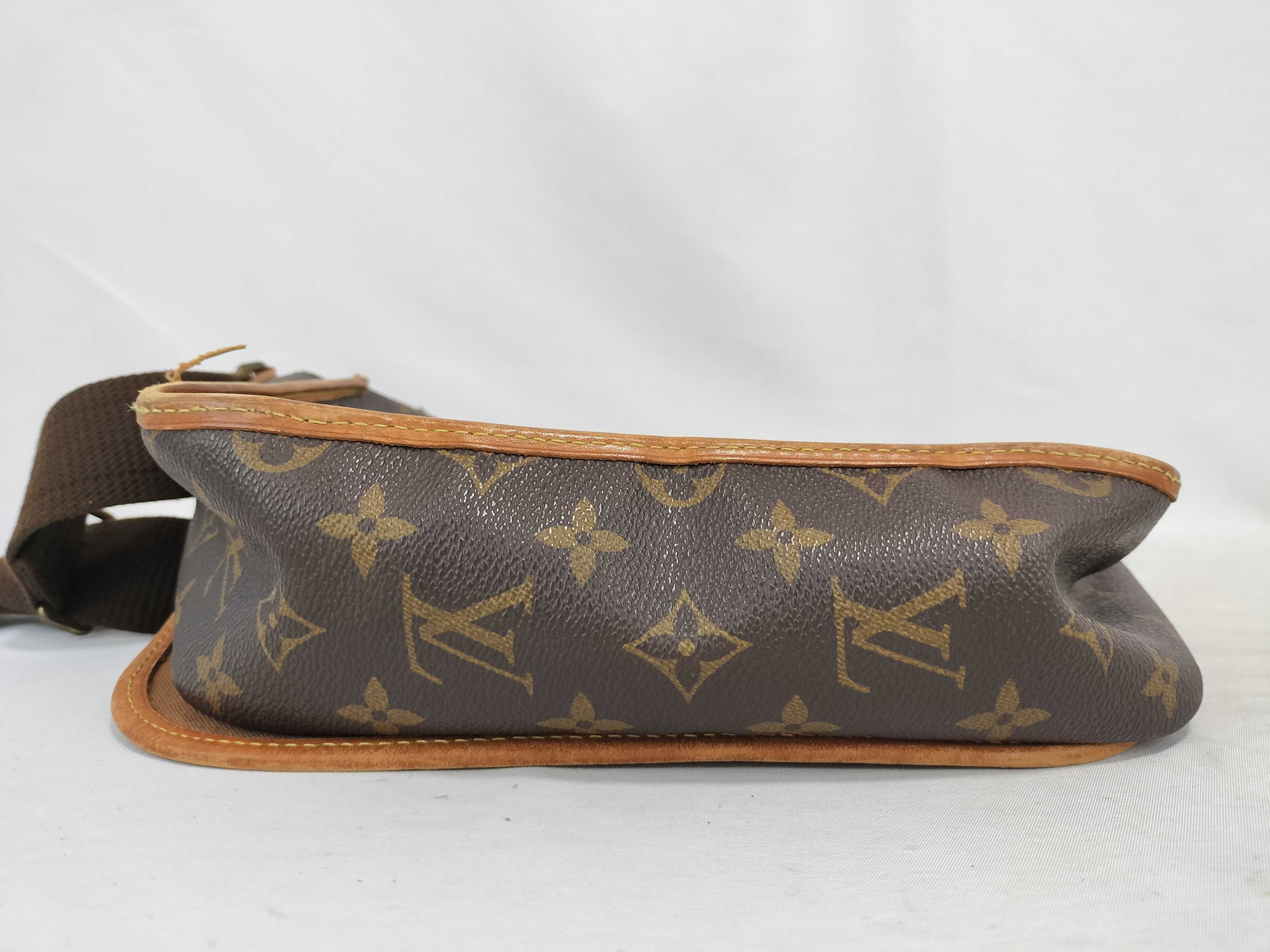Monogram LV Messenger PM Shoulder Bag — view 7