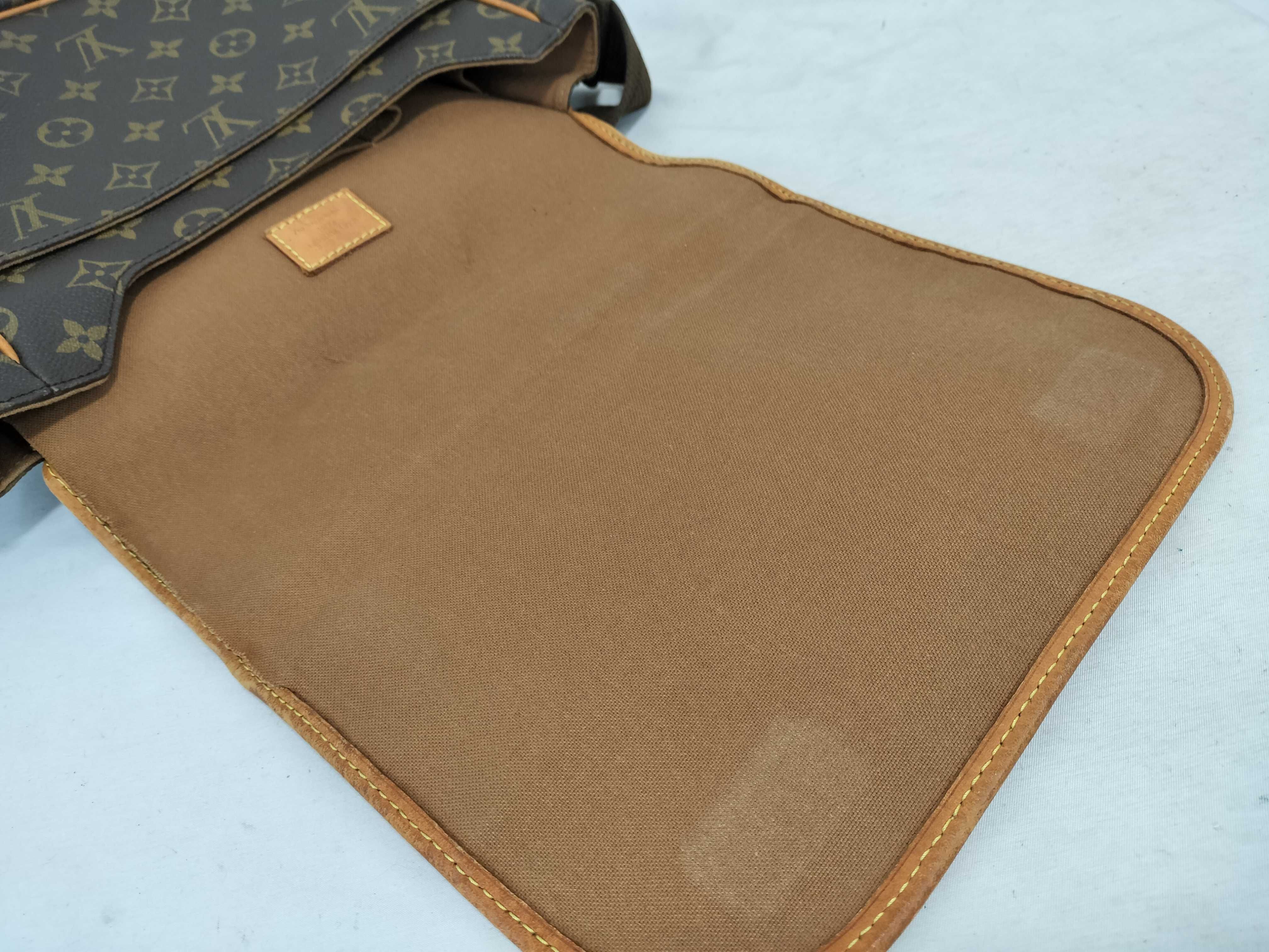 Monogram LV Messenger PM Shoulder Bag — view 8