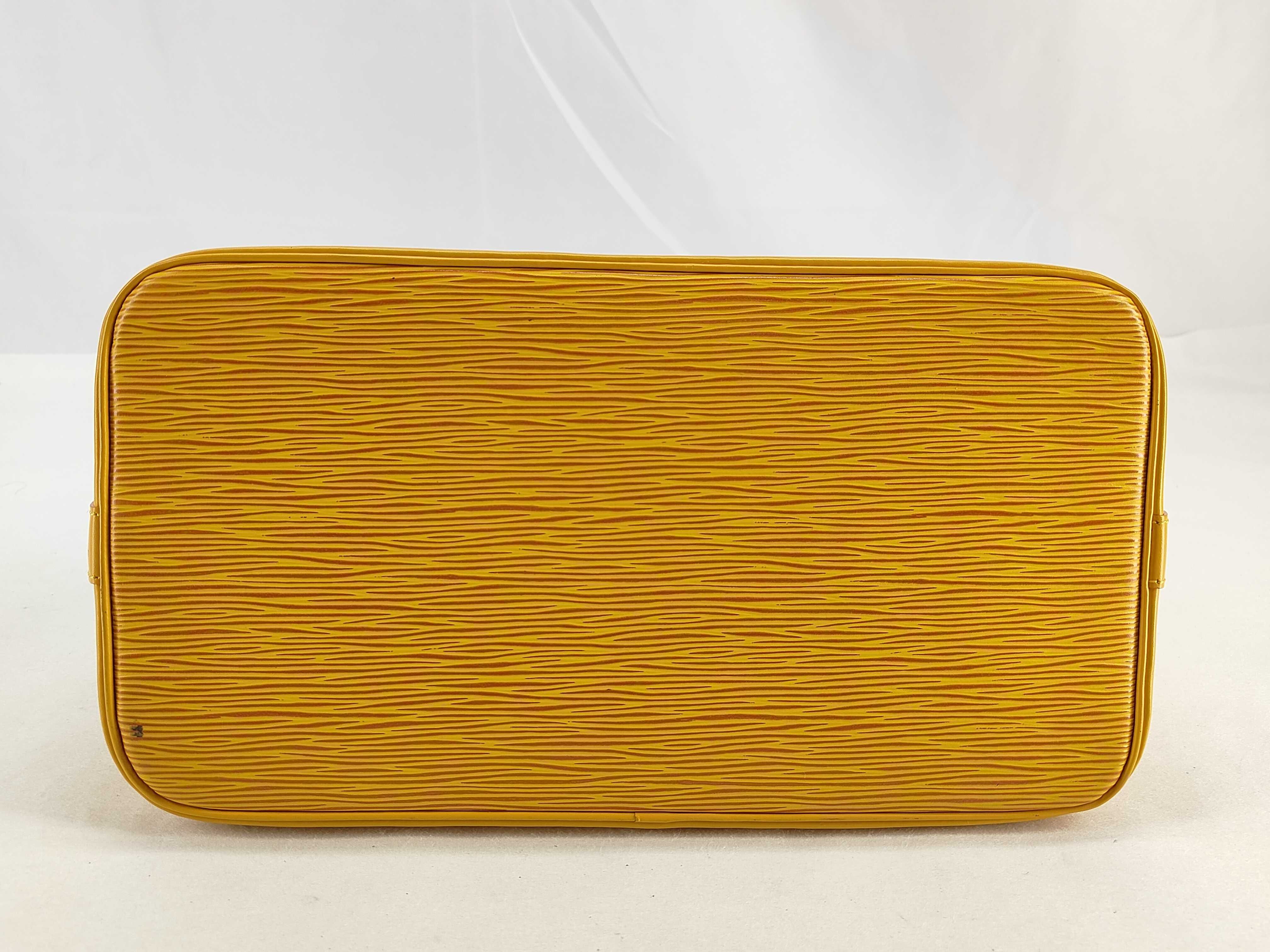Epi Alma M52149 Yellow Handbag — view 9