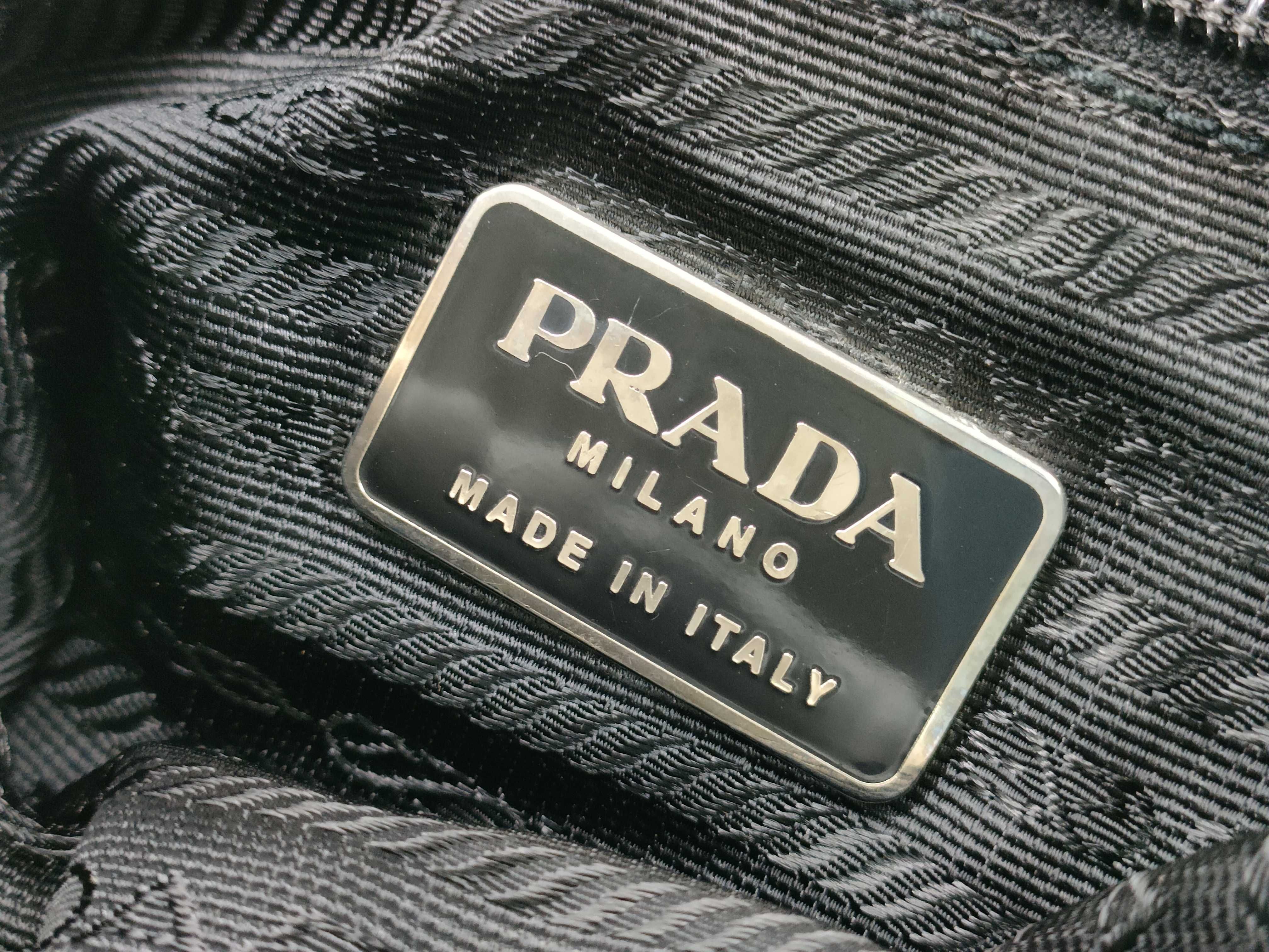 nylon tote bag, black, with zipper and white tag, size 25. — view 12