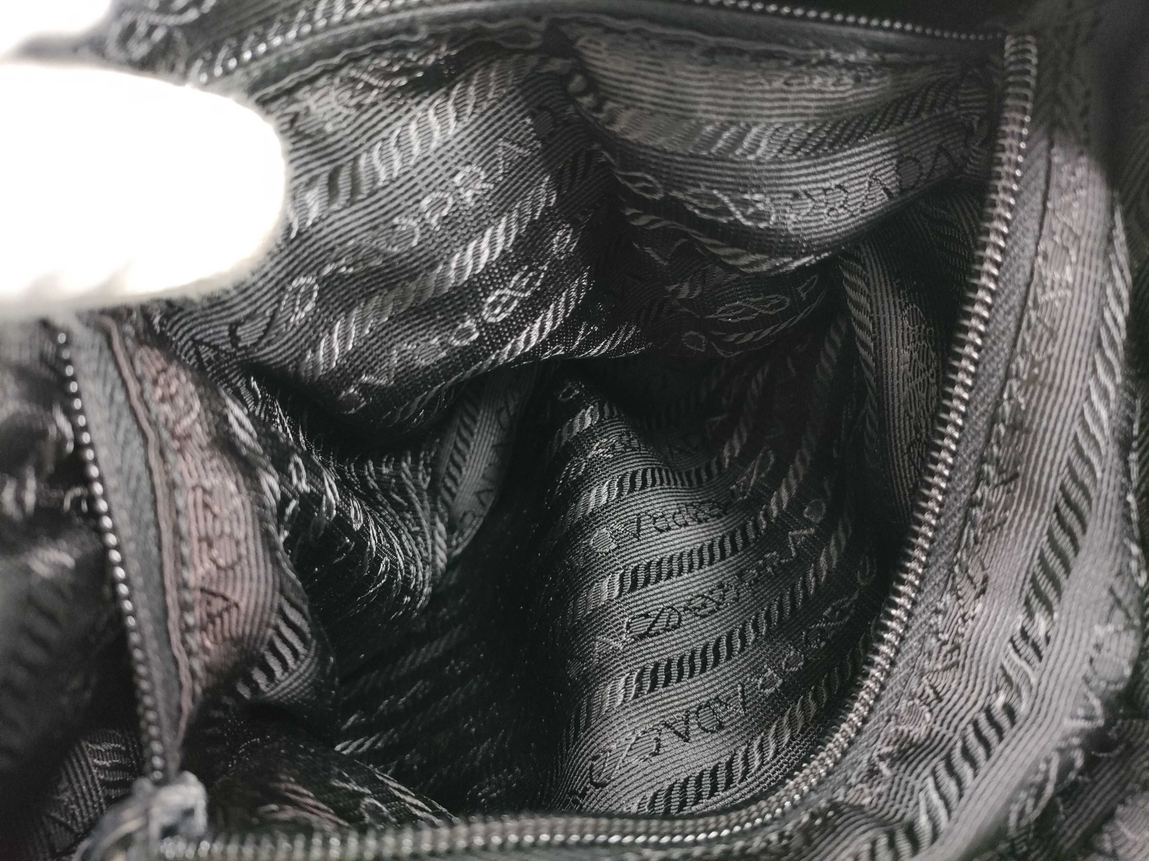 nylon tote bag, black, with zipper and white tag, size 25. — view 10