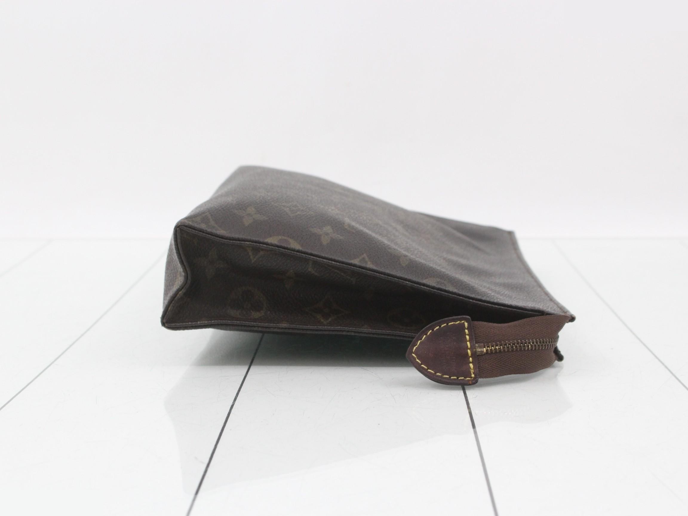 M47542 Pochette Toilette 26 Clutch Bag Monogram Brown — view 3