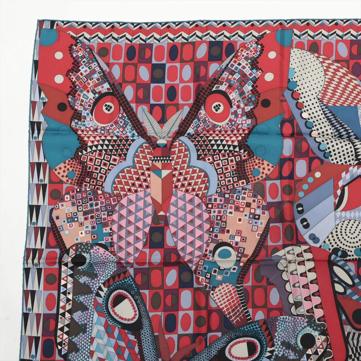 Carre 90 Les Ailes de la Soie Silk Wing Scarf Silk Red Thread Fuzzing — view 2
