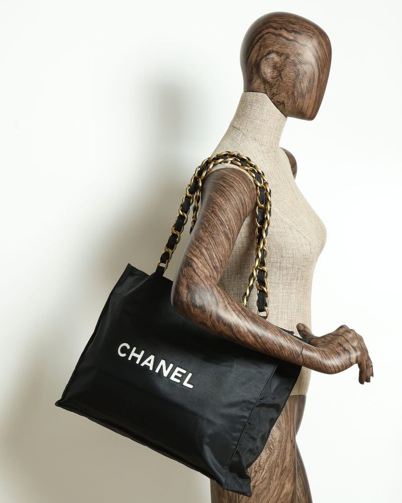 CC Chain Tote Bag — view 15