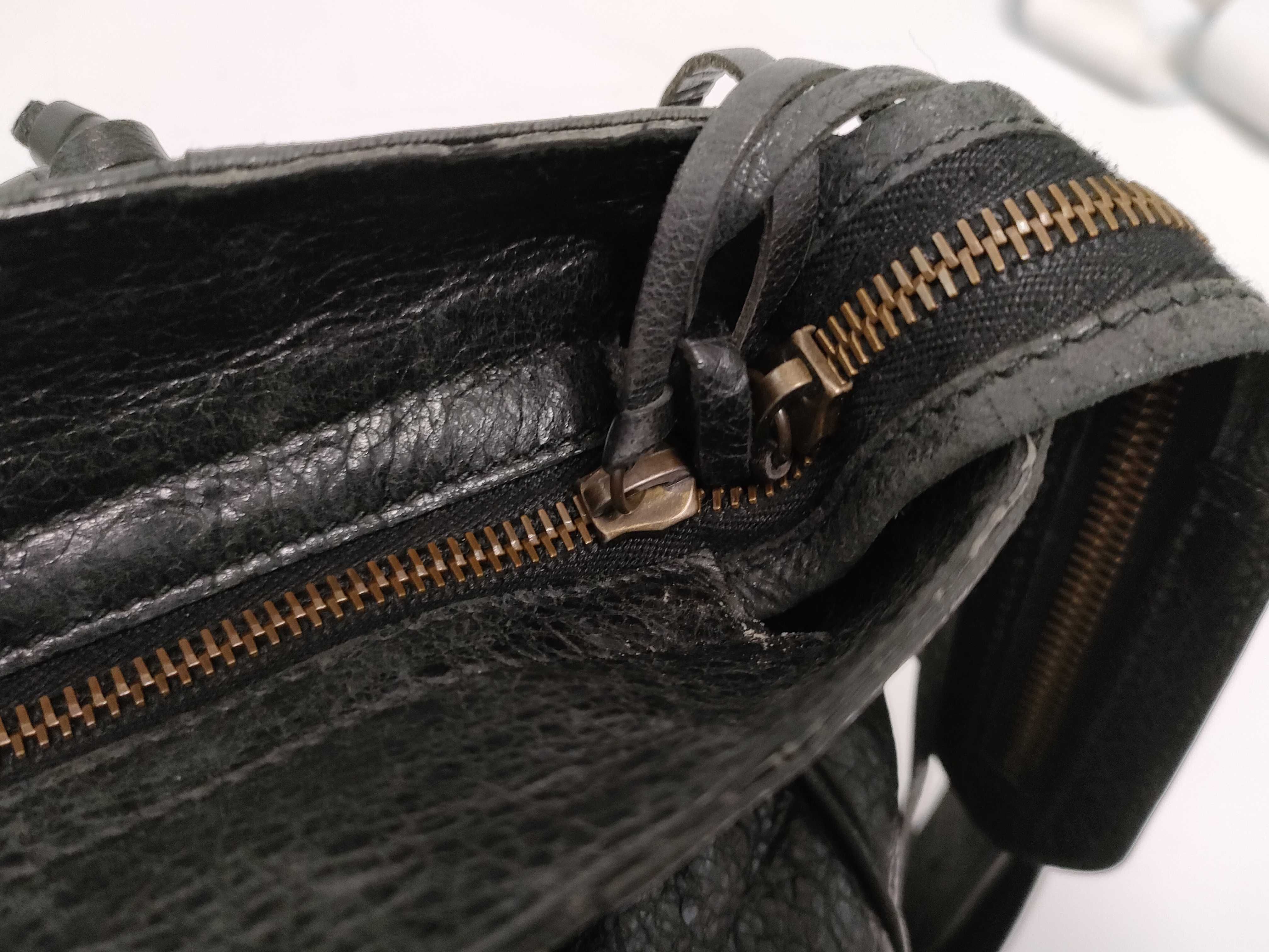 Classic Velo Leather 2-Way Handbag, Black 235216, with Mirror — view 9